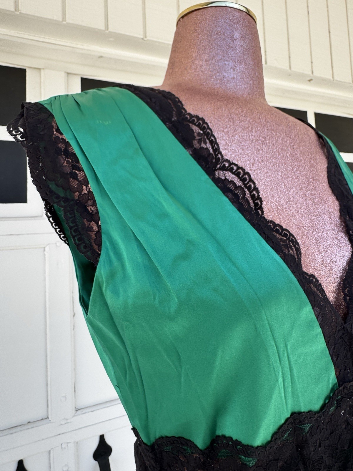 VTG Searle Silk Cap Sleeve Slip Dress V Neck Lace Emerald Green Black 90s Y2K