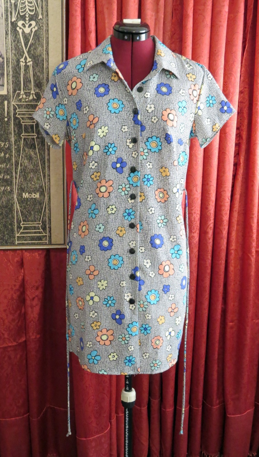 Vintage 1990s Black and White Mod Retro Floral Mini Shirt Dress Small