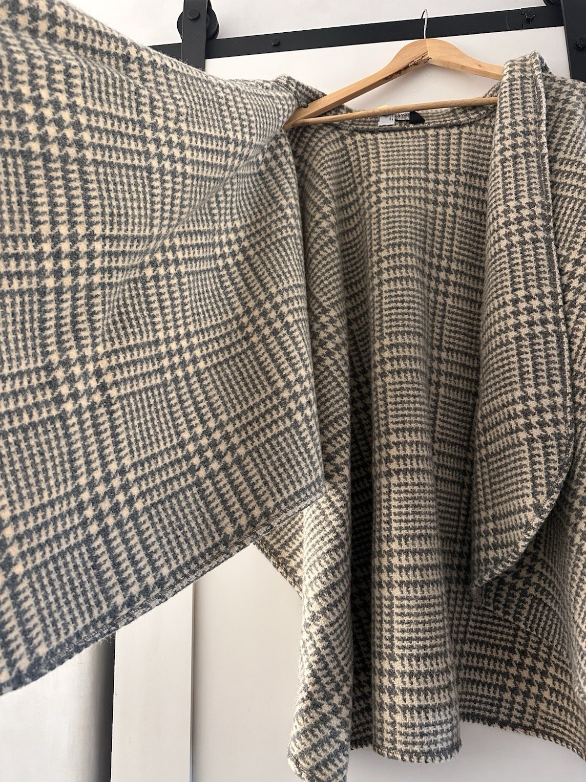 1970s Vintage Handmade Wool Houndstooth Hooded Cape Poncho Coat One Size