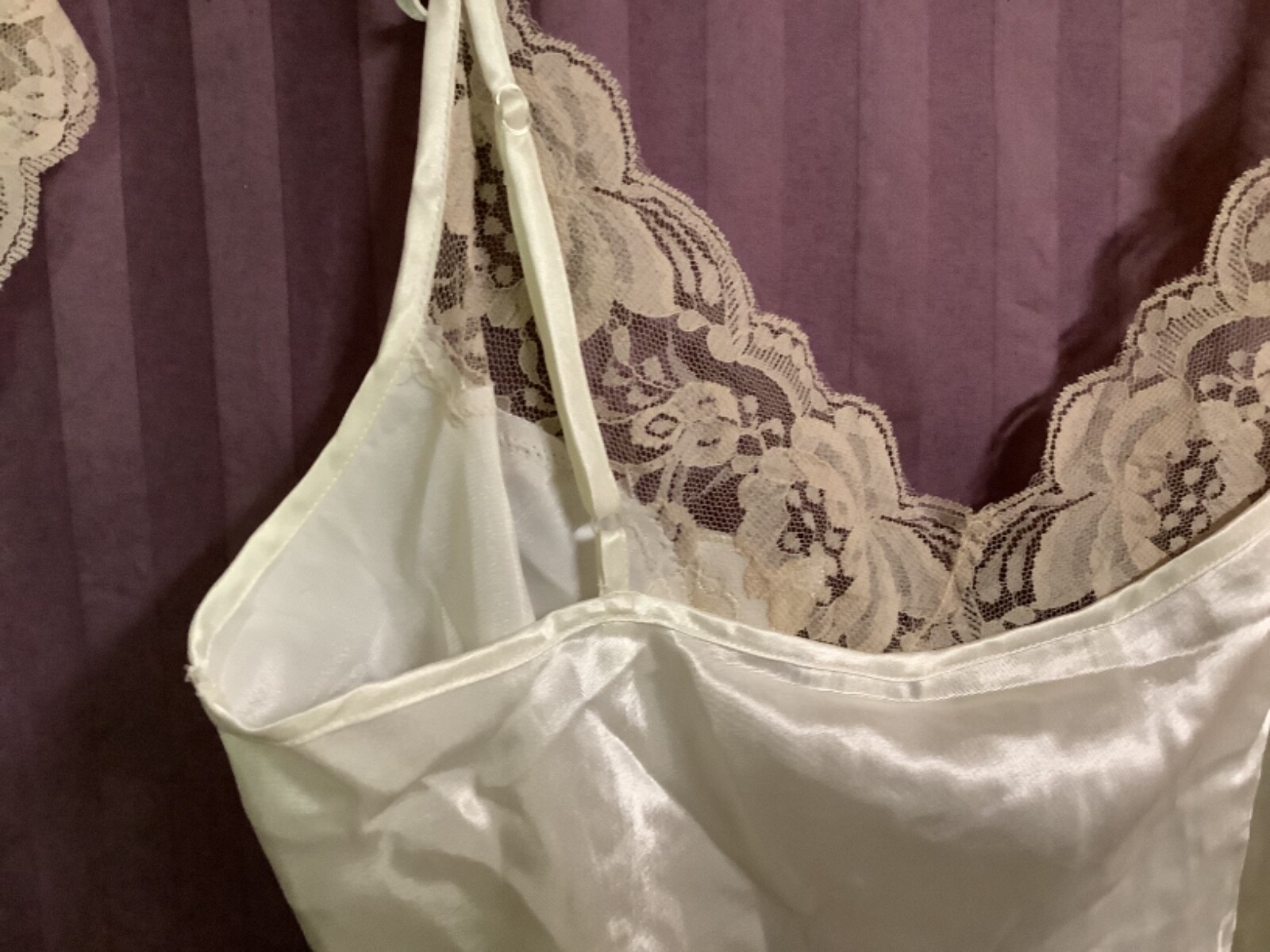 VINTAGE 90’s VICTORIA SECRETS GOLD LABEL CAMI & HIGH CUT PANTIE SET CREAM &IVORY