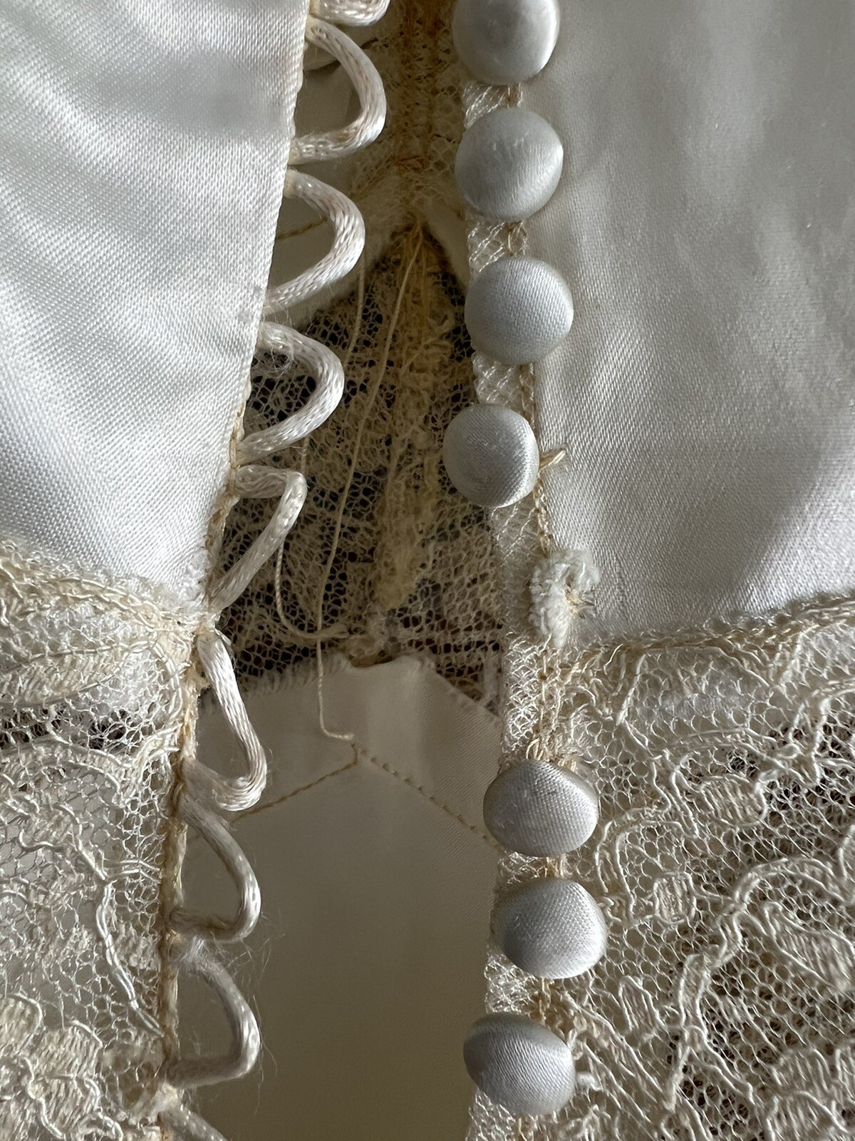 VINTAGE SILK AND LACE WEDDING DRESS ECRU SMALL/X SMALL