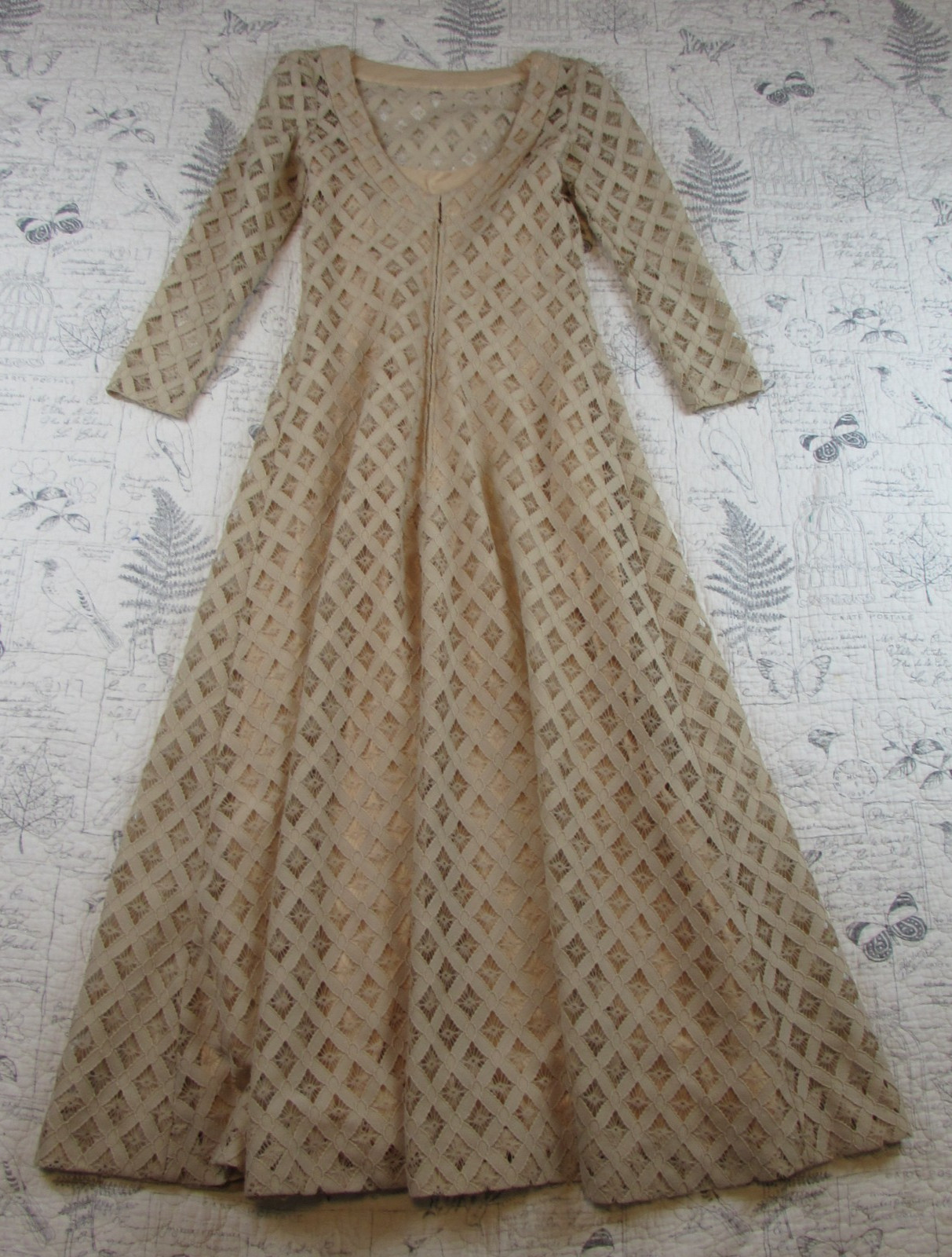 EUC Montaldos Vintage Crochet lace taupe Bracelet sleeve midi maxi dress S M