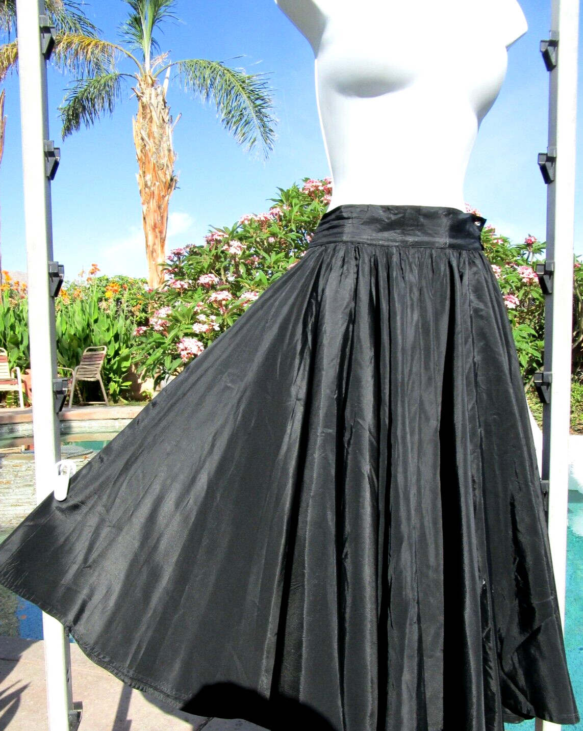 Vintage 1950s full circle skirt XS/S 26″ W black taffeta Noui 29″ L Sweep 387!!