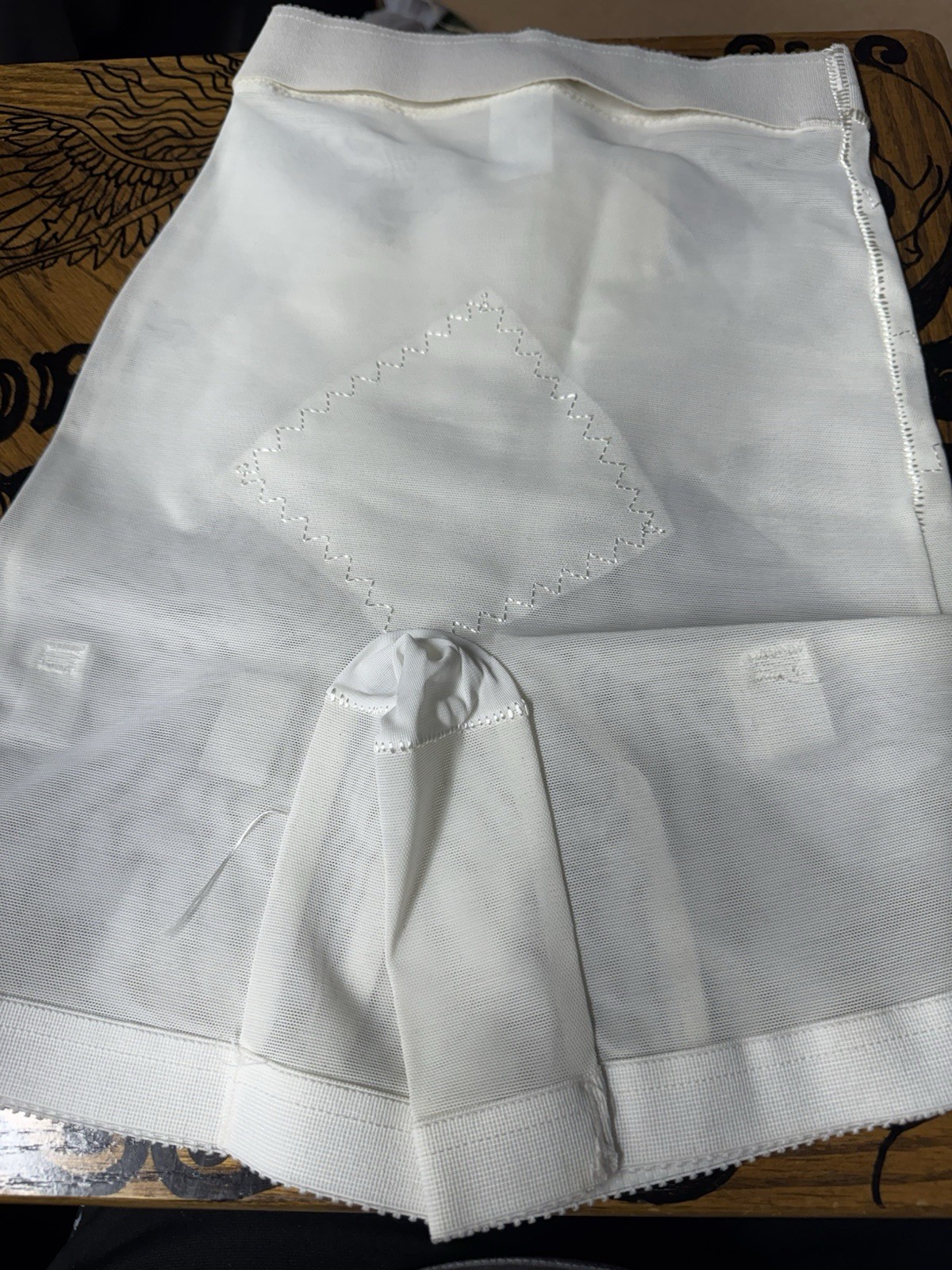 VINTAGE TRIM-LINE FOUNDATIONS LONG LEG GIRDLE . SIZE SMALL 25-26. NEW!