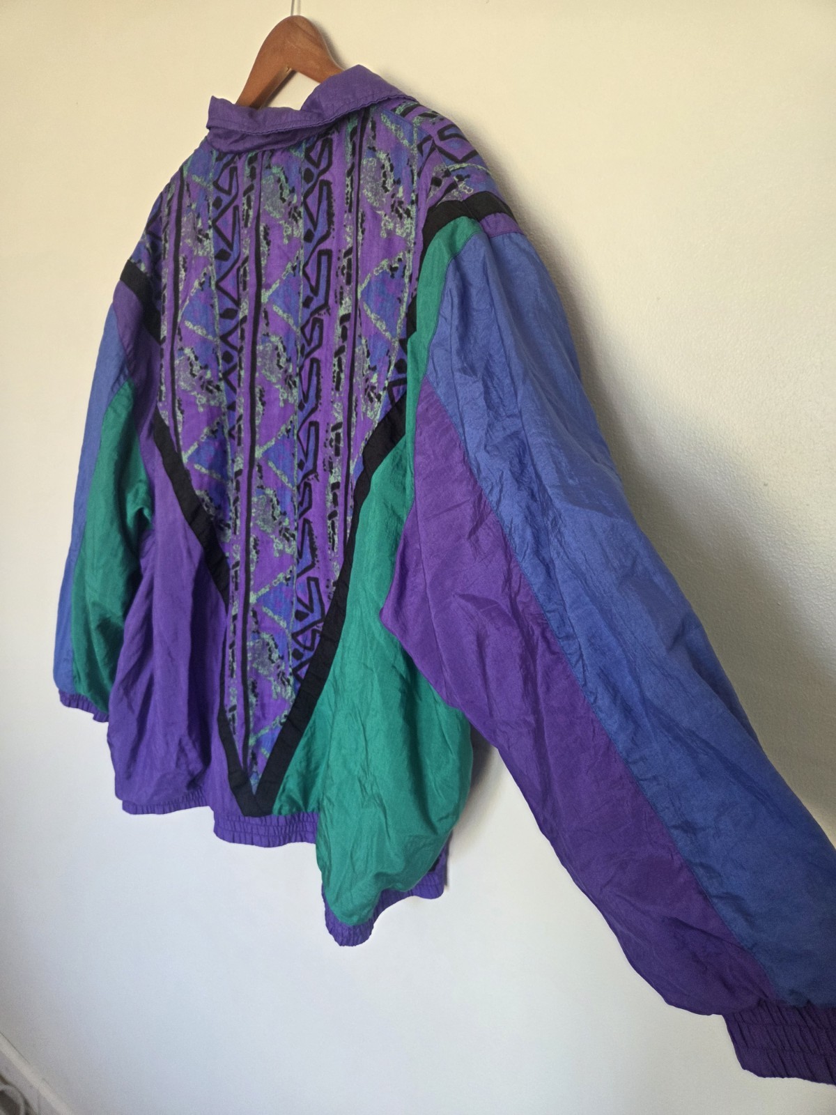 Vintage Active Sensation Women’s Windbreaker Outfit Purple Colorful