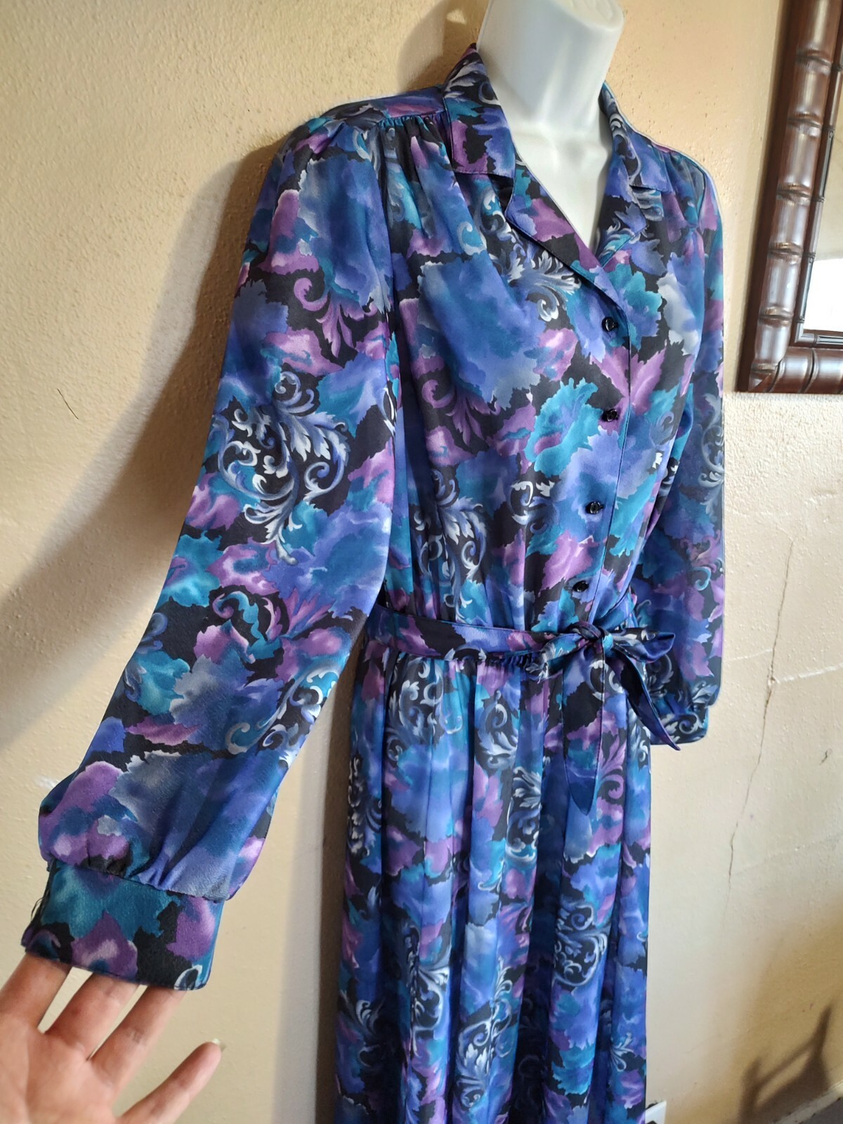 1970’s Beautiful Vintage Blue Black Purple Floral Print Dress Size Small Medium
