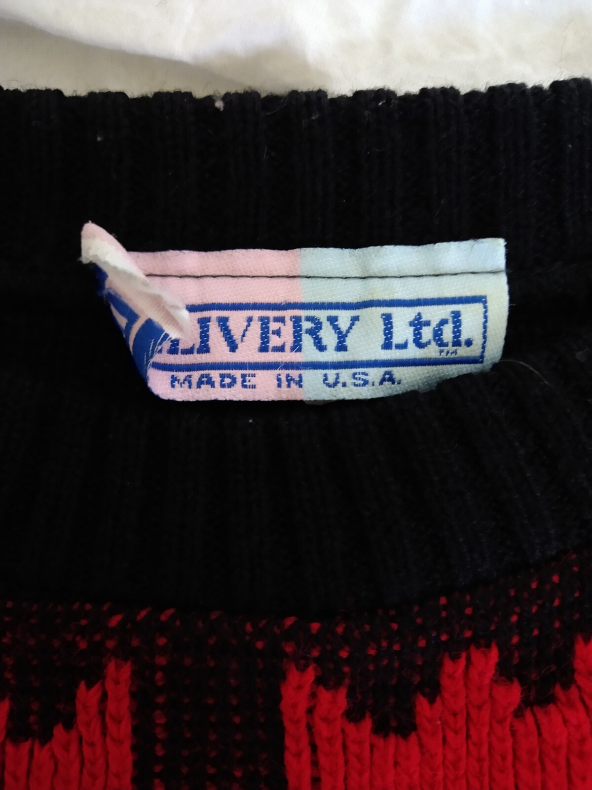 Delivery Ltd Sweater Hearts Tulips Bows Hugs Kisses Love Large Made in USA