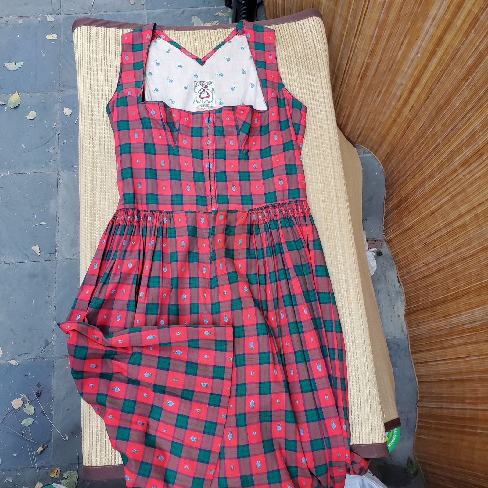 Vintage Salzburger Trachten Traditional dirndl dress red cotton floral