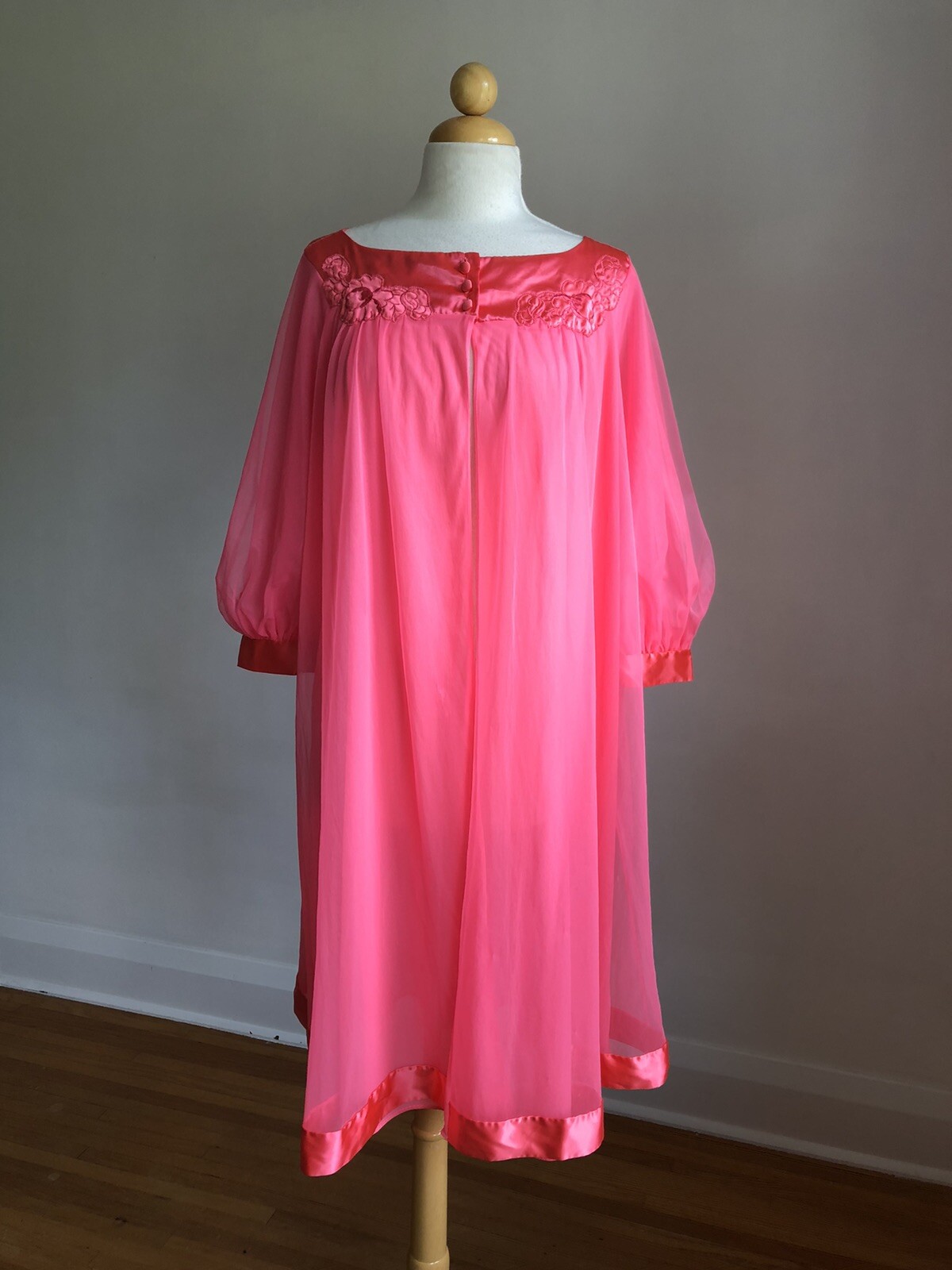 STUNNING VTG GOSSARD ARTEMIS Pink Nylon Chiffon & Satin Peignoir Robe Lingerie L