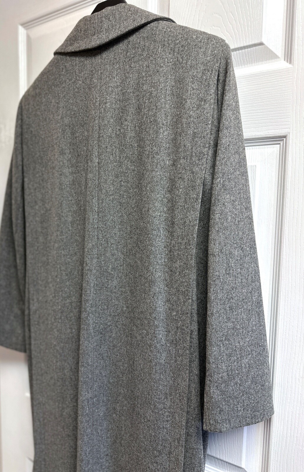 Vintage Women’s Wellington Fashions „Featherlite” Long 100% Wool Coat 46″ Bust