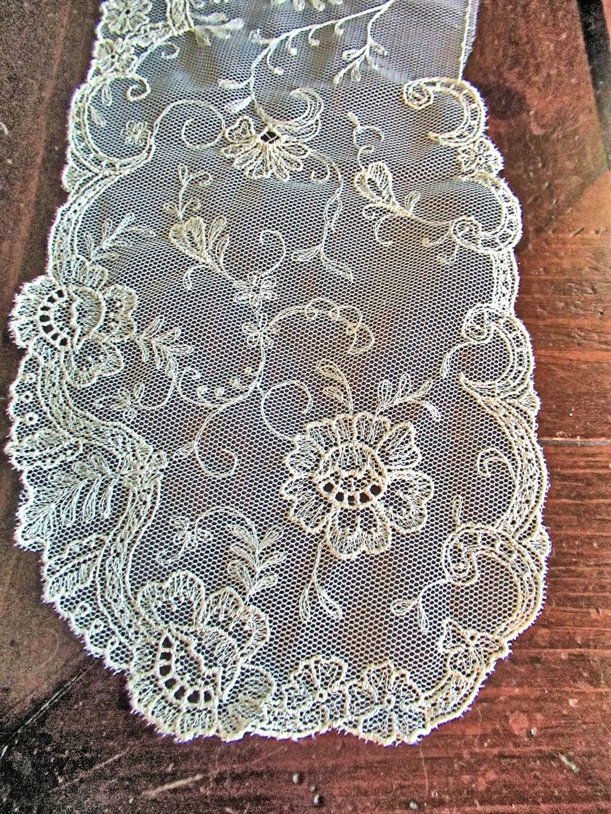 Vtg Lady’s Collar Lappet Scarf Limerick Lace Floral Embroidered Net