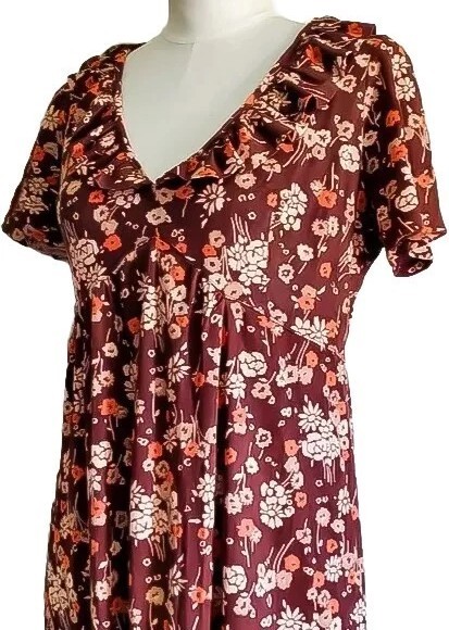 VTG 70s Nylon Jersey Maxi Dress w/ 1930s Inspired V-Neckline & Ruffle Collar L