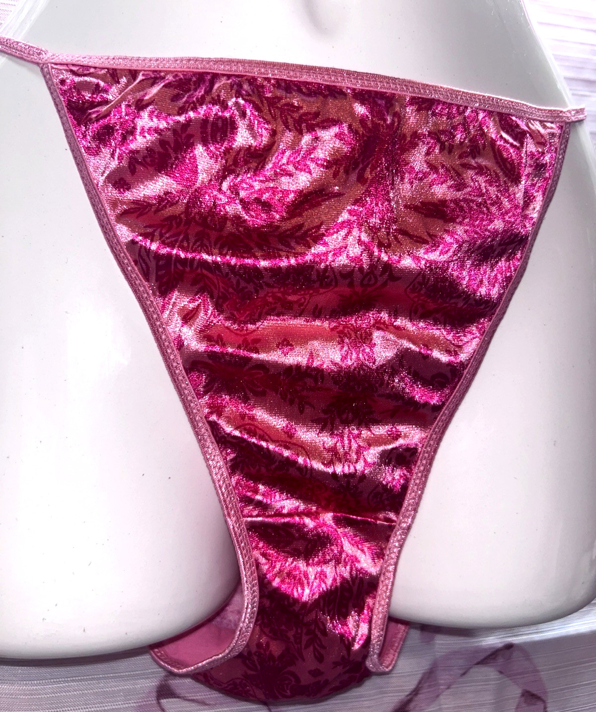 💖VTG Second Skin Sz 8 Victoria’s Secret Pantie String Bikini Pink Satin Wet
