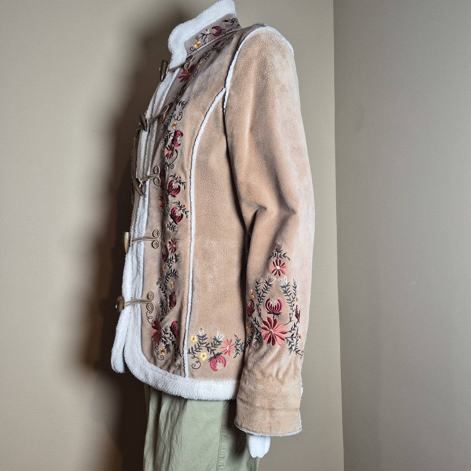 Vintage Floral Embroidered Faux Suede Shearling Trim Toggle Jacket Tan Brown