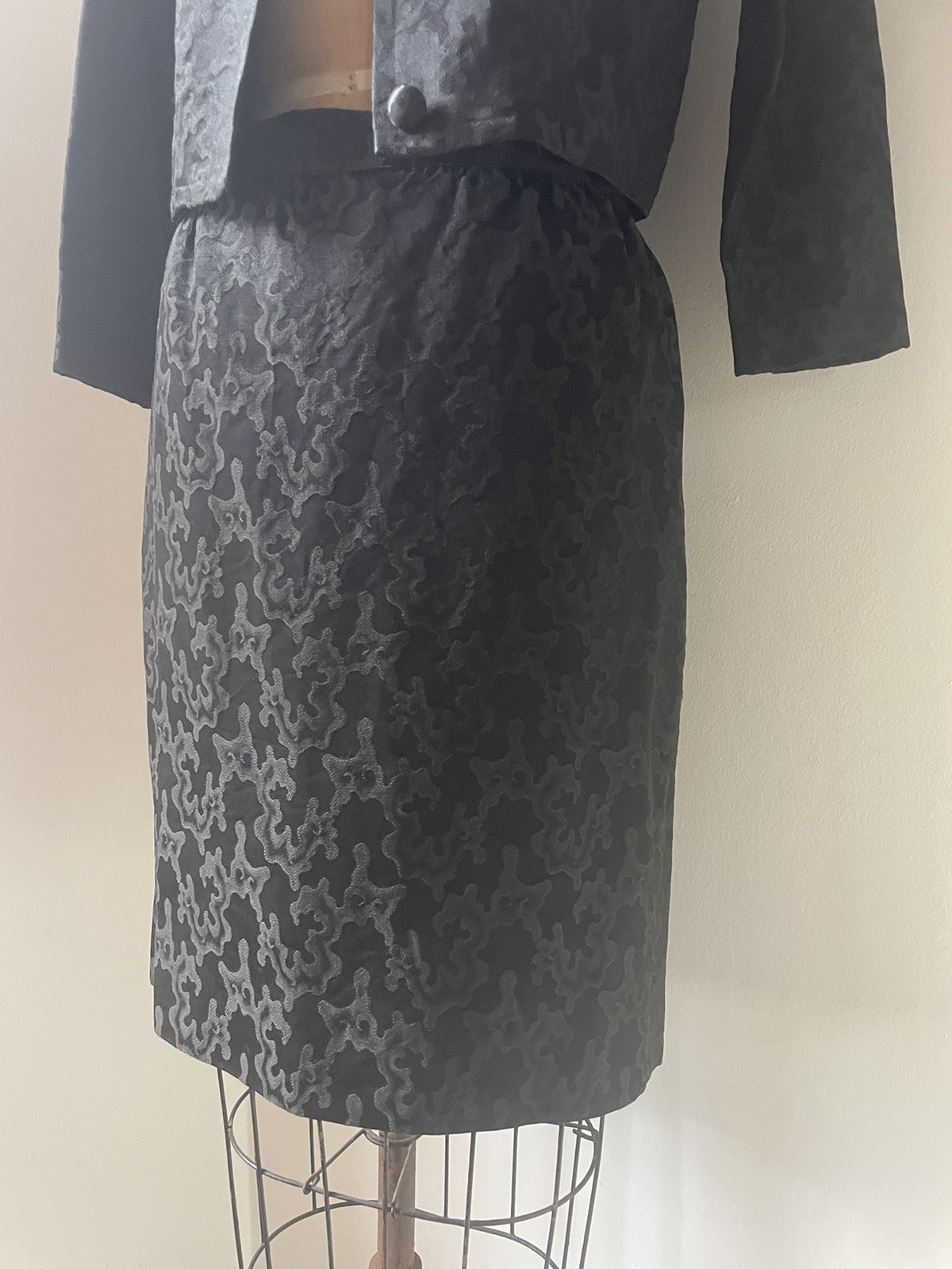 True Vintage 1950’s Stanton Jrs Petite Skirt Suit Black Jacquard Silk XS Petite