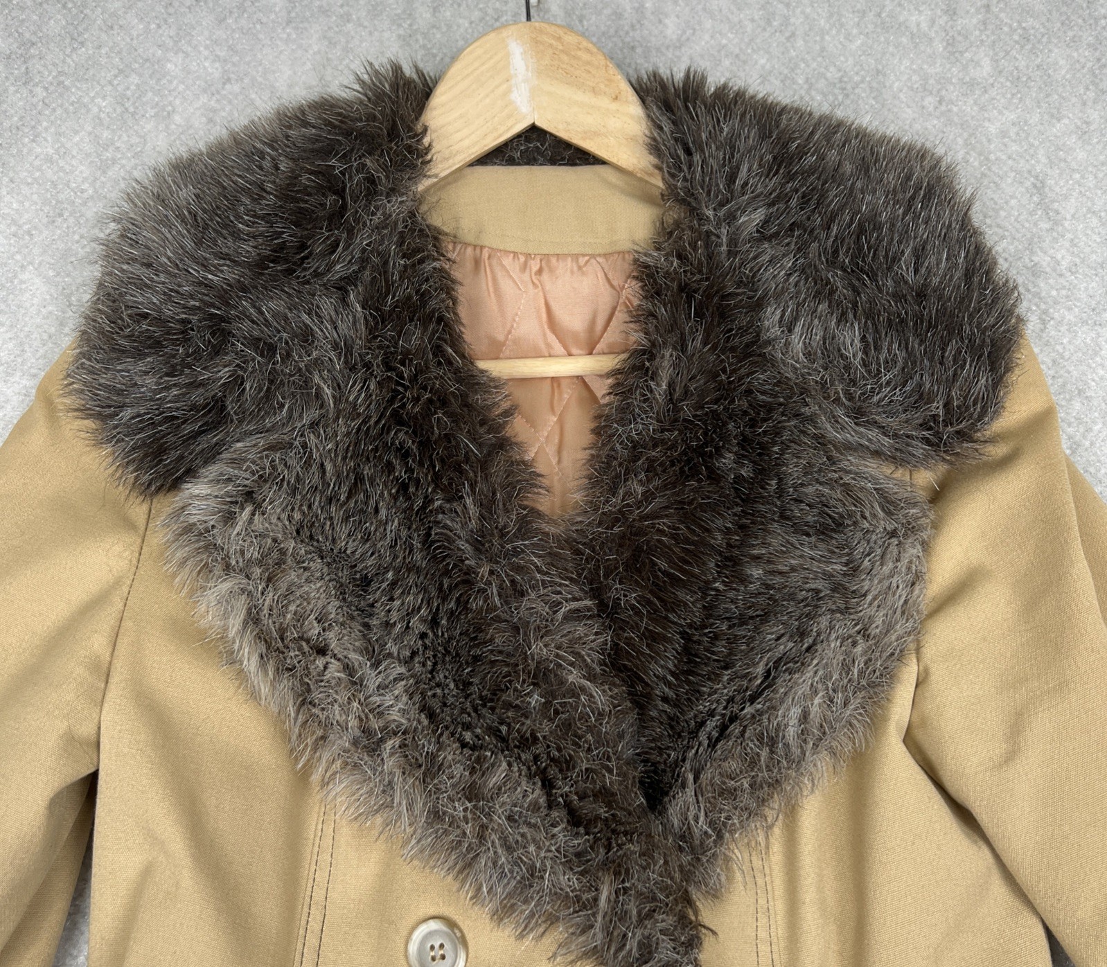 Vintage Bonders Faux Fur Trim Women’s Tan Lined Trench Coat With Brass Accents