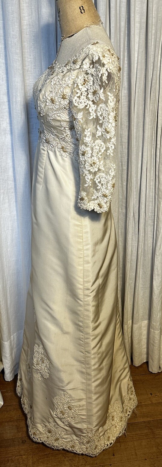 True Vintage Women’s Ivory Silk /Lace A/line Wedding Dress Sz XS Pre-owned
