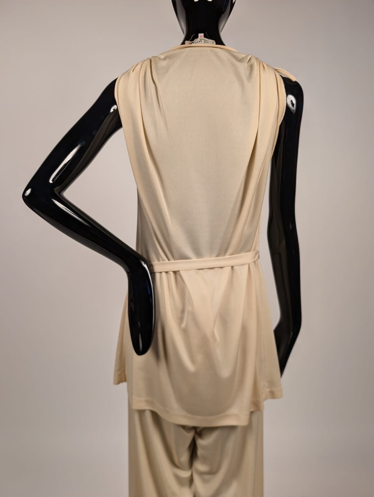 VINTAGE DESIGNER TED LAPIDUS IVORY 2 PC LOUNGING SUIT W BOWS + BELT
