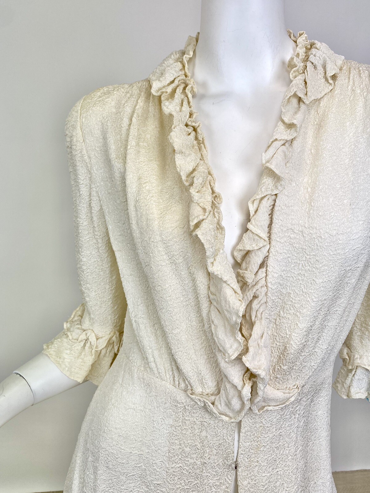 Antique 1930s Pale Cream White Robe Dressing Gown Silk Rayon Ruffles Detail