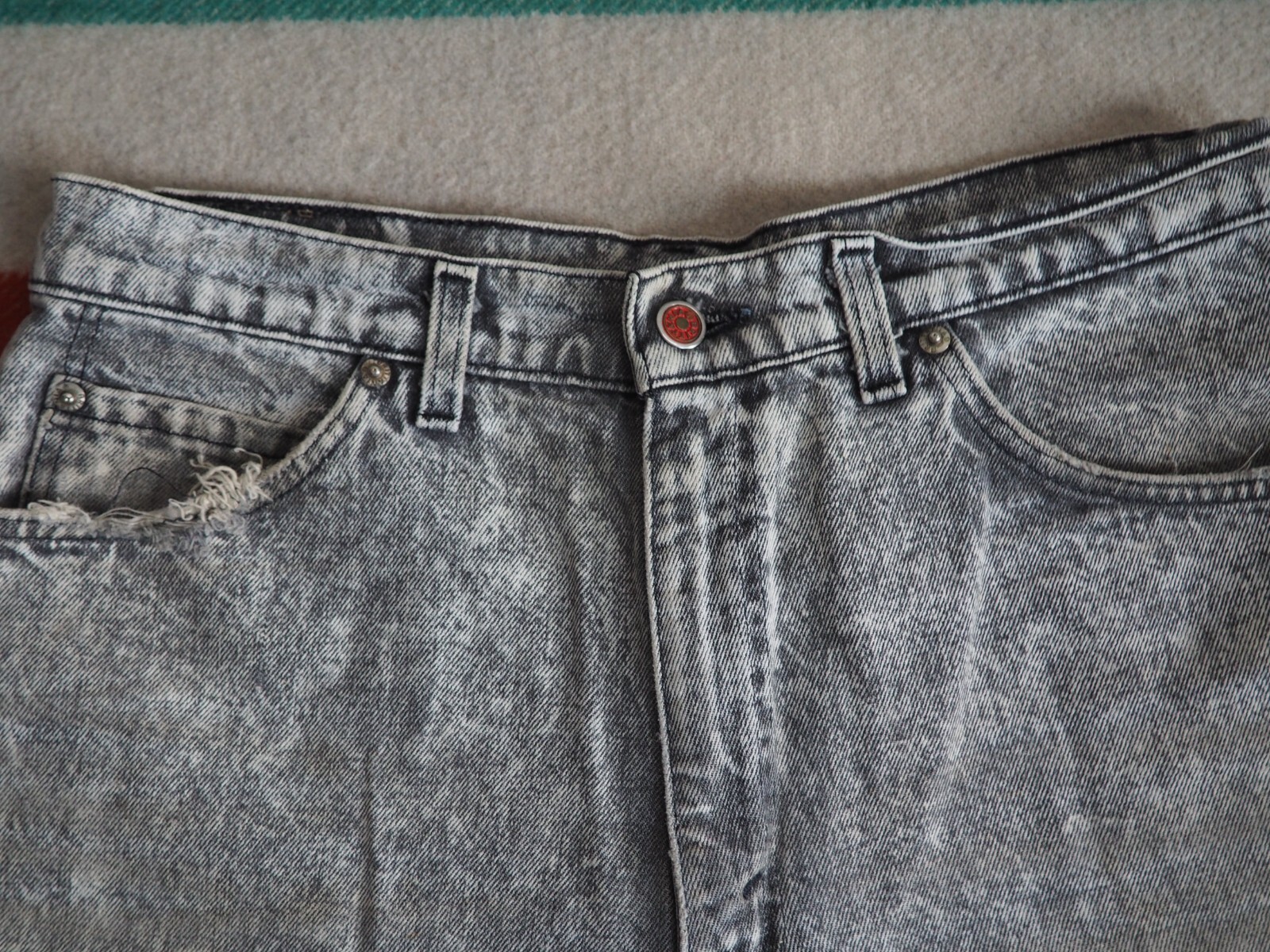 VTG 80s Brittania Faded Gray Acid Wash High Waist 31W Denim Logo Shorts