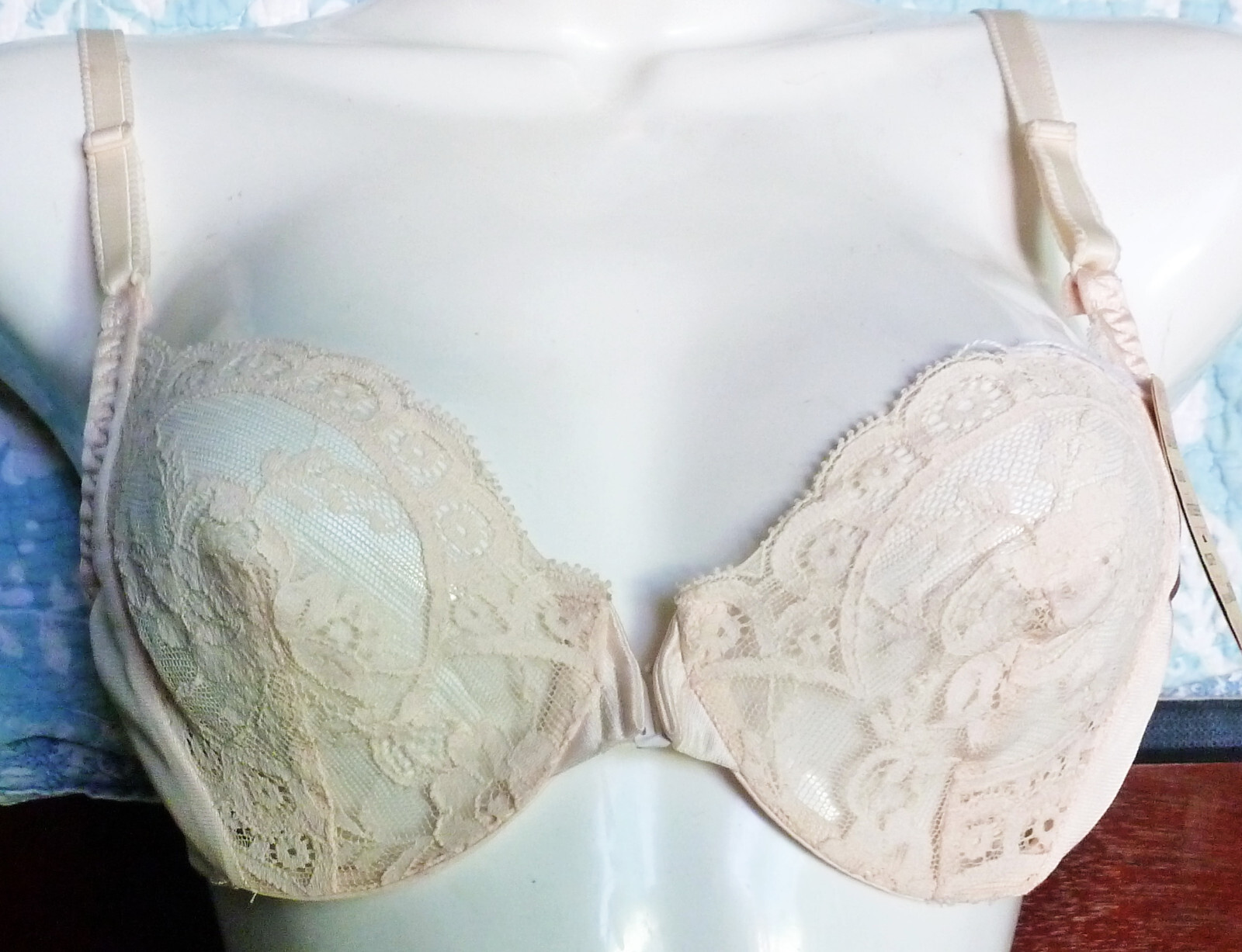 GOOD FIND! OLGA PALE BLUSH NYLON SHEER LACE FRONT HOOK UNDERWIRE BRA 32B NOS NWT