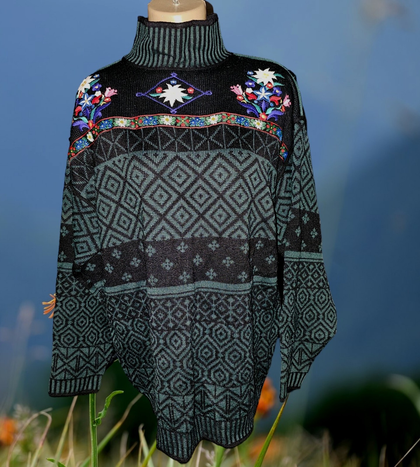 Obermeyer Chloe Colorful Turtleneck Wool Knit Pullover Sweater Womens Sz M SB2