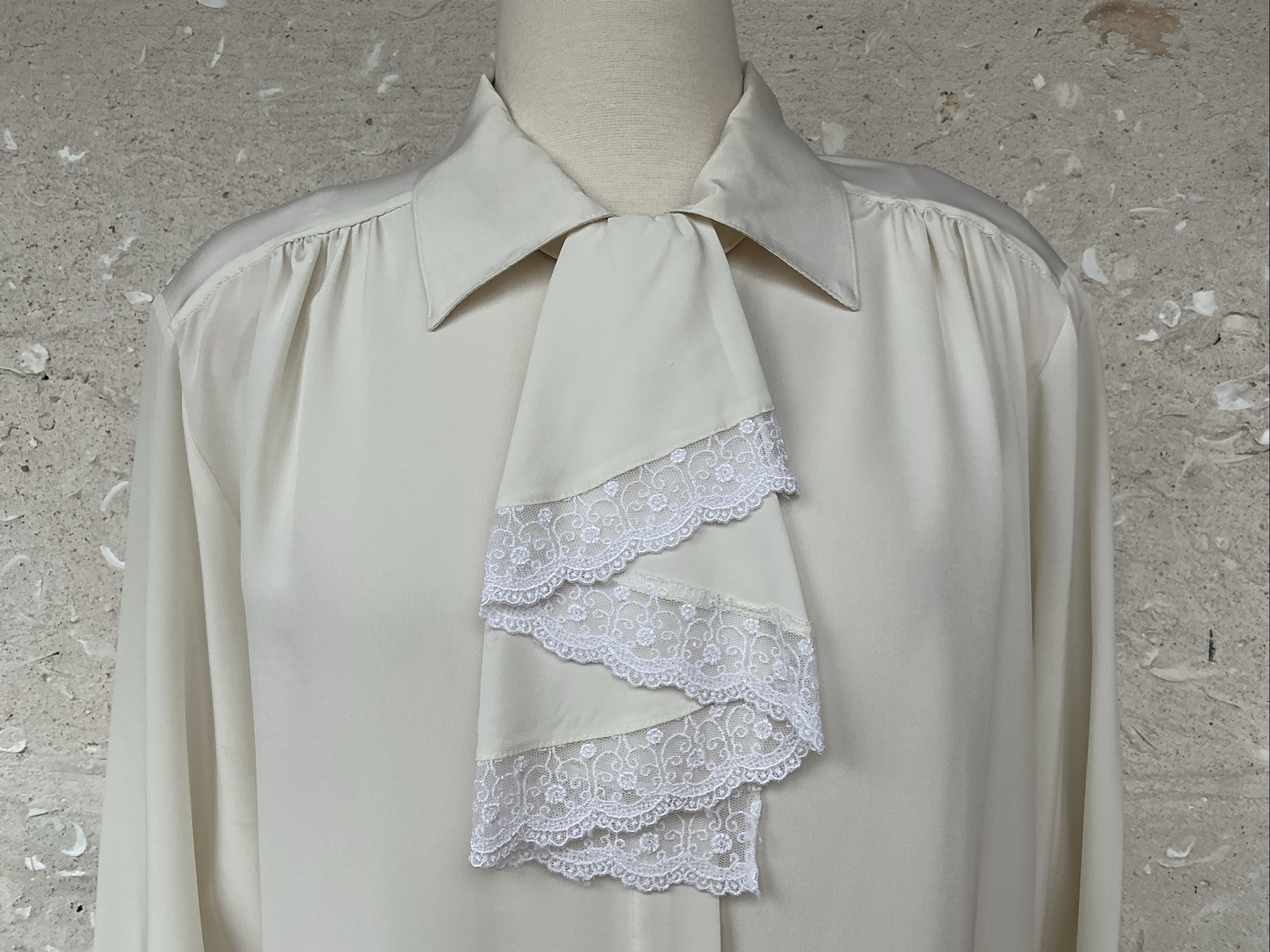 Vintage Worthington Blouse 14 Large Cream 80s Secretary Ruffle Tie Lace Pleated