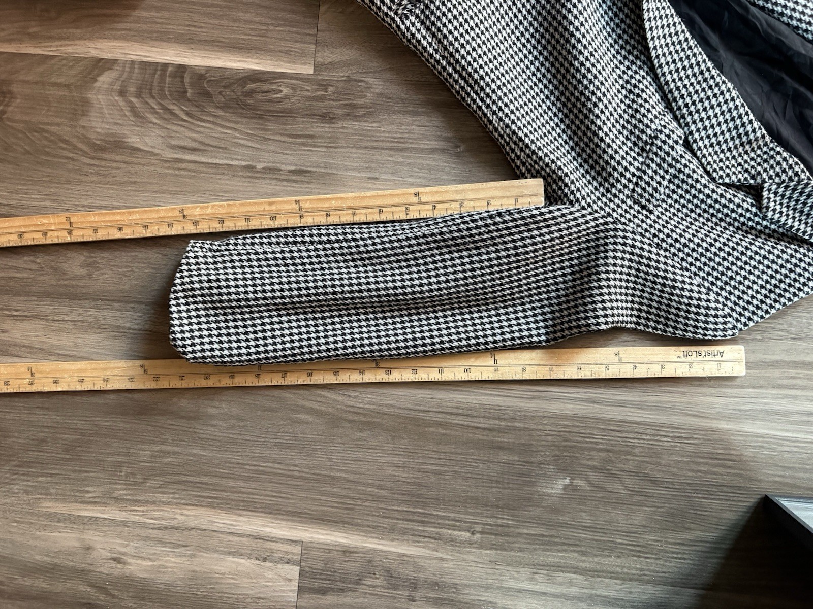 Woman’s 1990’s VTG Houndstooth Blazer Size 4 Black & White 100% Rayon Vintage
