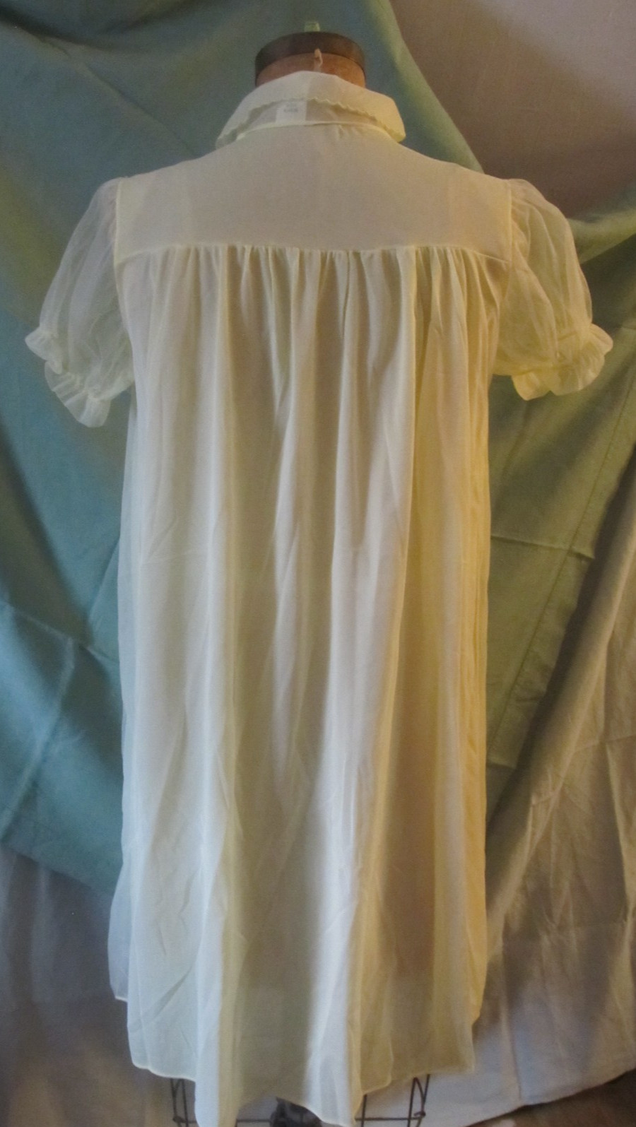 Vintage 60’s yellow Acetate Tricot & Nylon classic pin-up nightgown sz M