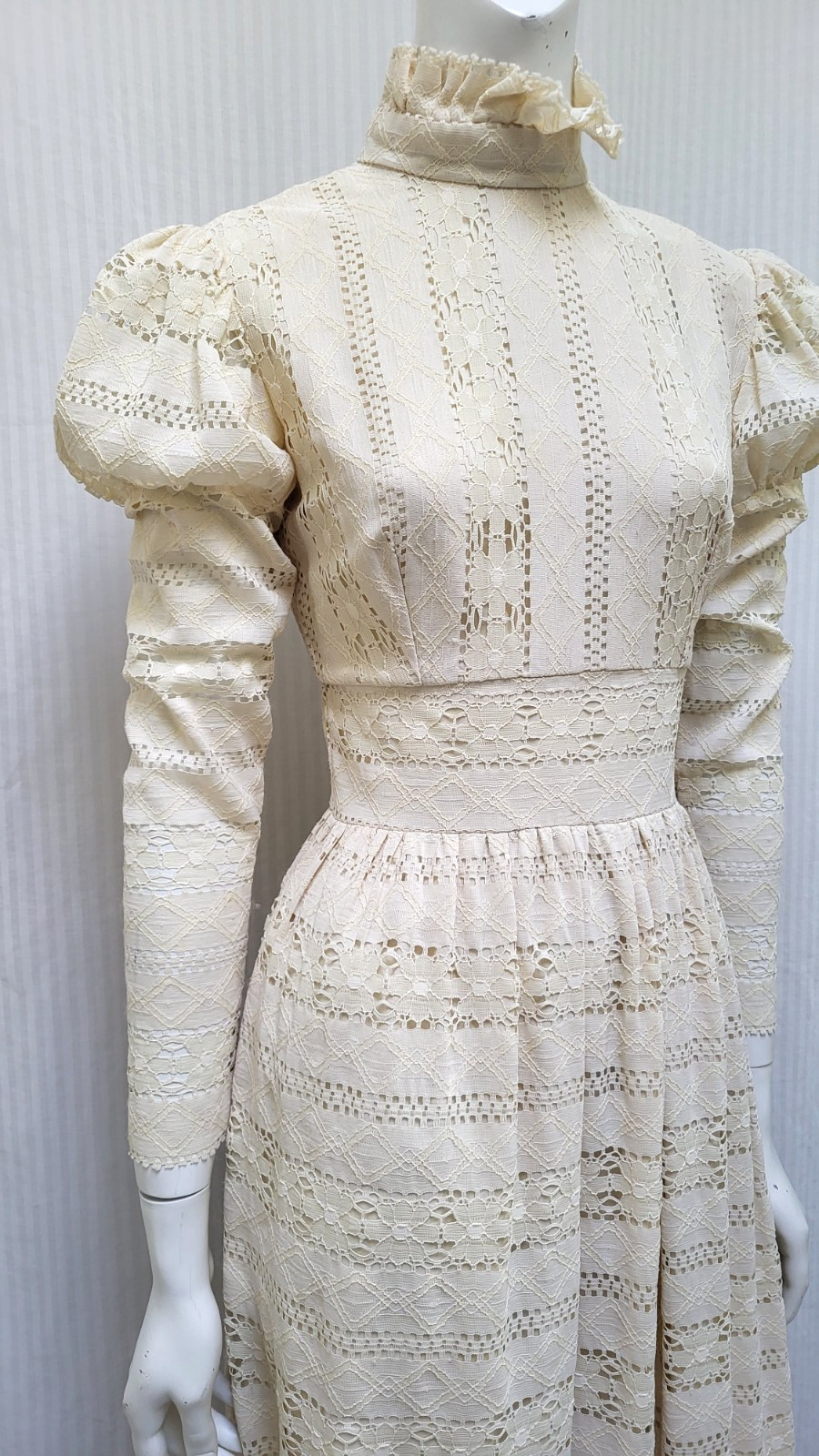 Vintage JOY STEVENS Cream Lace Cottagecore Victorian Style Dress – Size XS – EUC