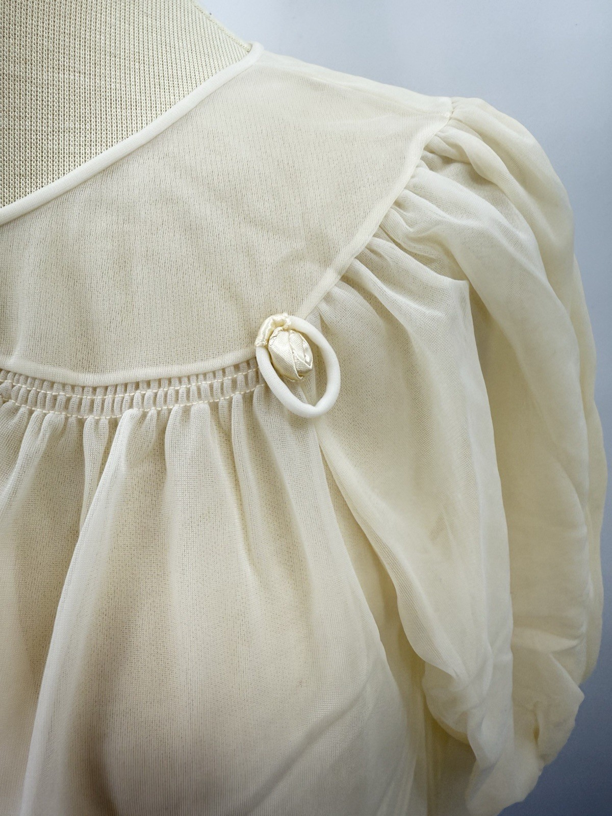 Vintage 60s Hollywood Vassarette Ivory Sheer Nylon Peignoir Robe Lingerie