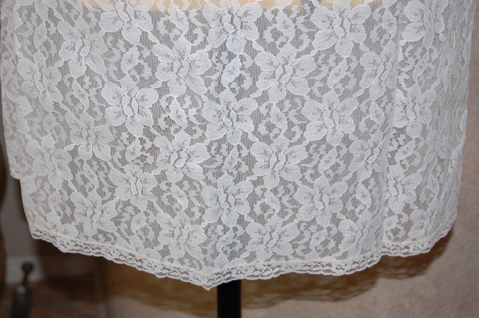 Beautiful Vintage ST. MICHAEL ALL ALENCON Lace/Ivory/Size 12 Bust 34 Mini Length