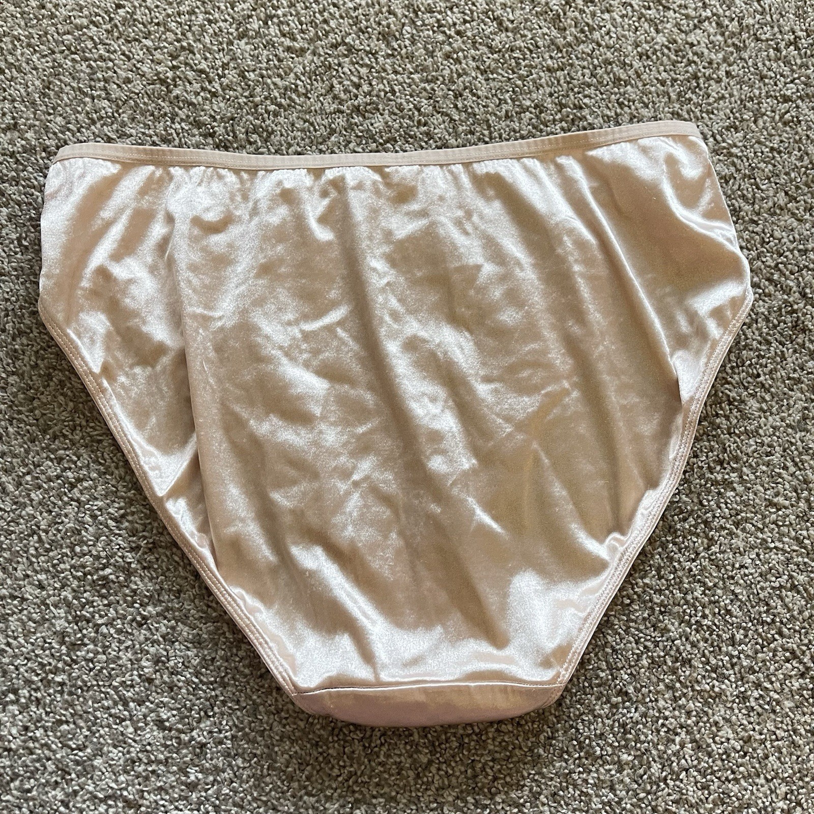 Vtg DELICATES Stretch SATIN Hi-Cut Bikini PANTIES Second Skin 10 Glossy Nude Tan