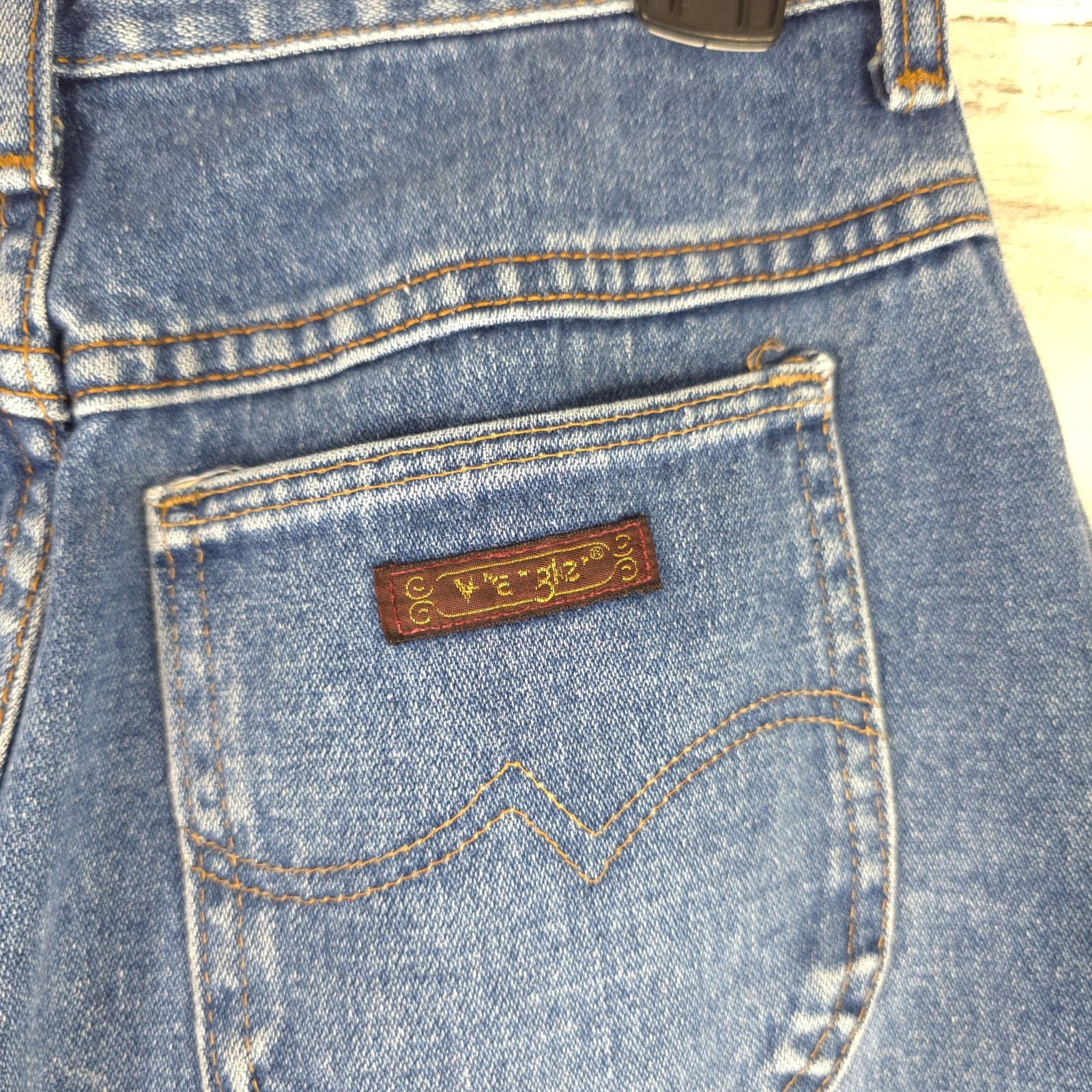 VINTAGE WRANGLER WOMEN’S JEANS SIZE 10 AVERAGE MEASUREMENTS 27×32 *100% COTTON*