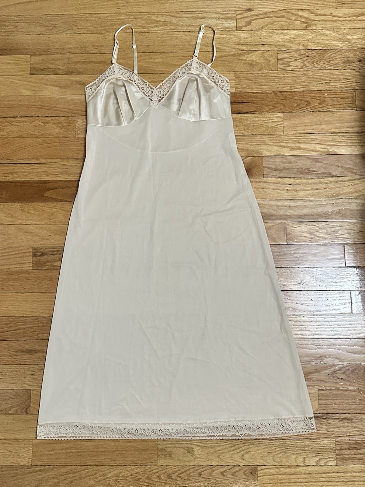 New Woman’s Cream Color Vanity Fair Lace Trim Slip With Adjustable Straps Size36