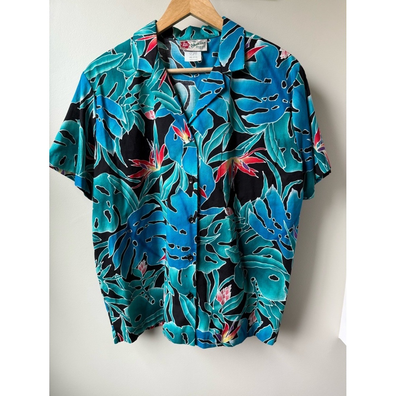 HILO HATTIE VTG Hawaiian Shirt Tropical Floral Travel Vacation Hawaii Aloha M
