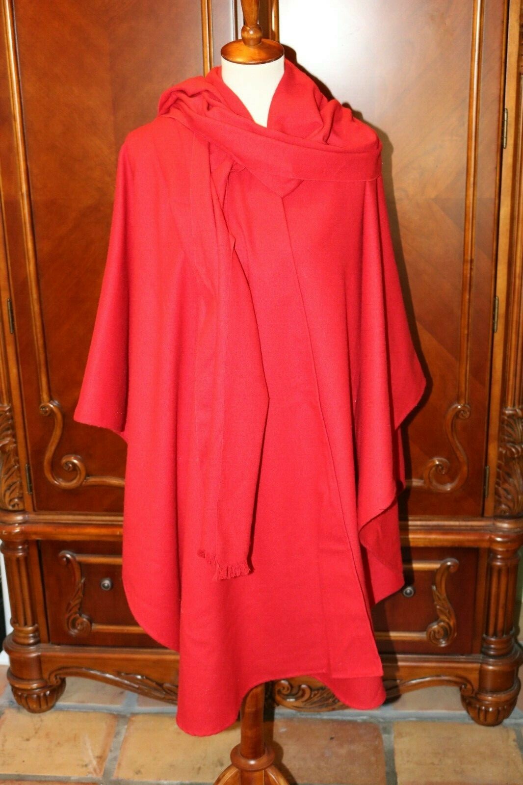VINTAGE 50’S MADEMOISELLE CHERRY RED POLY WOOL SCARF CAPE PONCHO MINT….