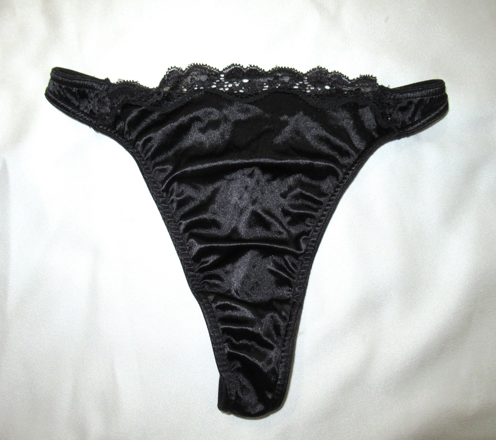 NWOT VTG 2000s Victoria’s Secret Satin Second Skin Thong Panties size M black