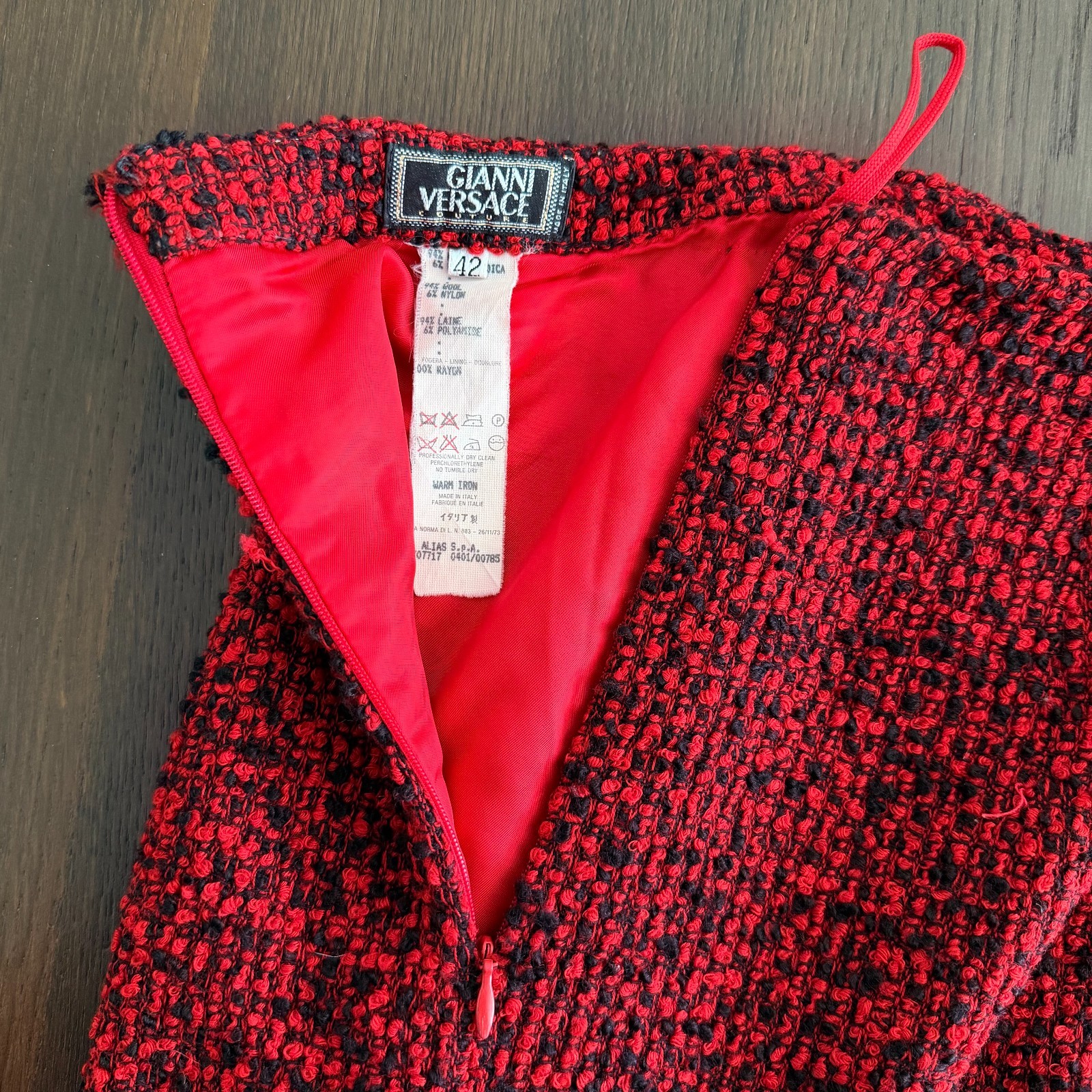 GIANNI VERSACE red wool boucle skirt suit size 42 from F/W 1995/96