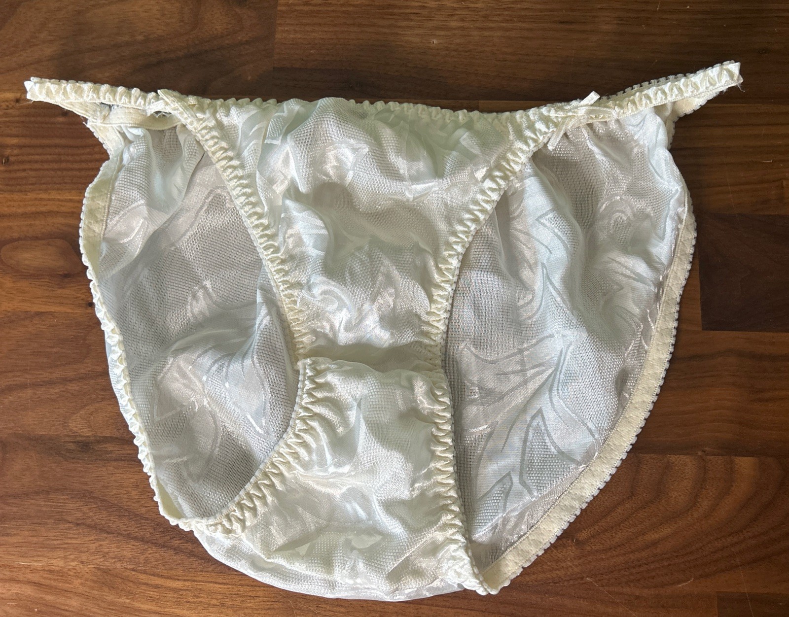 Vtg String Bikini Panties Delicates Second Skin Sheer Satin Shiny HiCut Sz 7 Bow