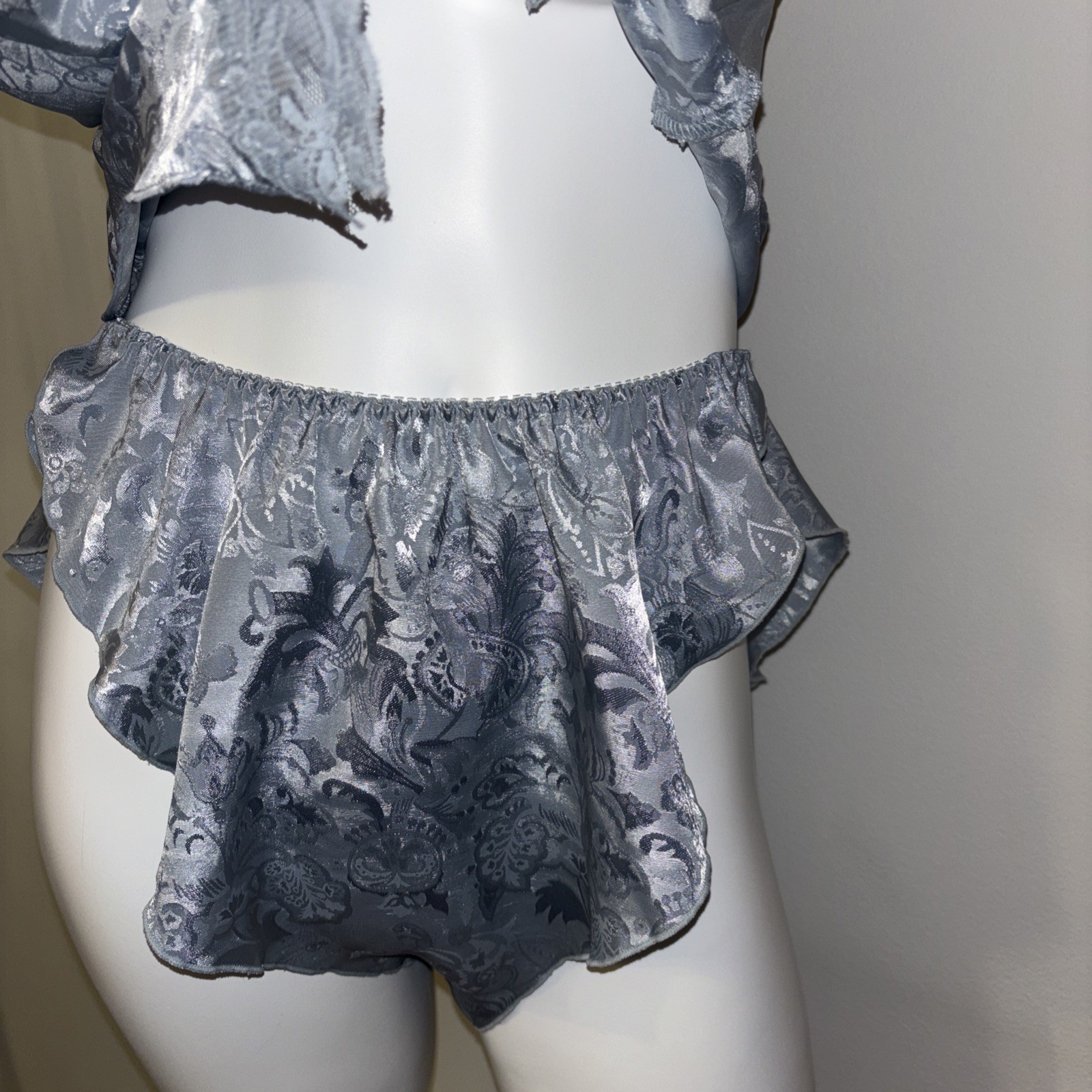Victoria’s Secret Jacquard Lace Satin Set Top & Bloomers Flutter Gold Label VTG