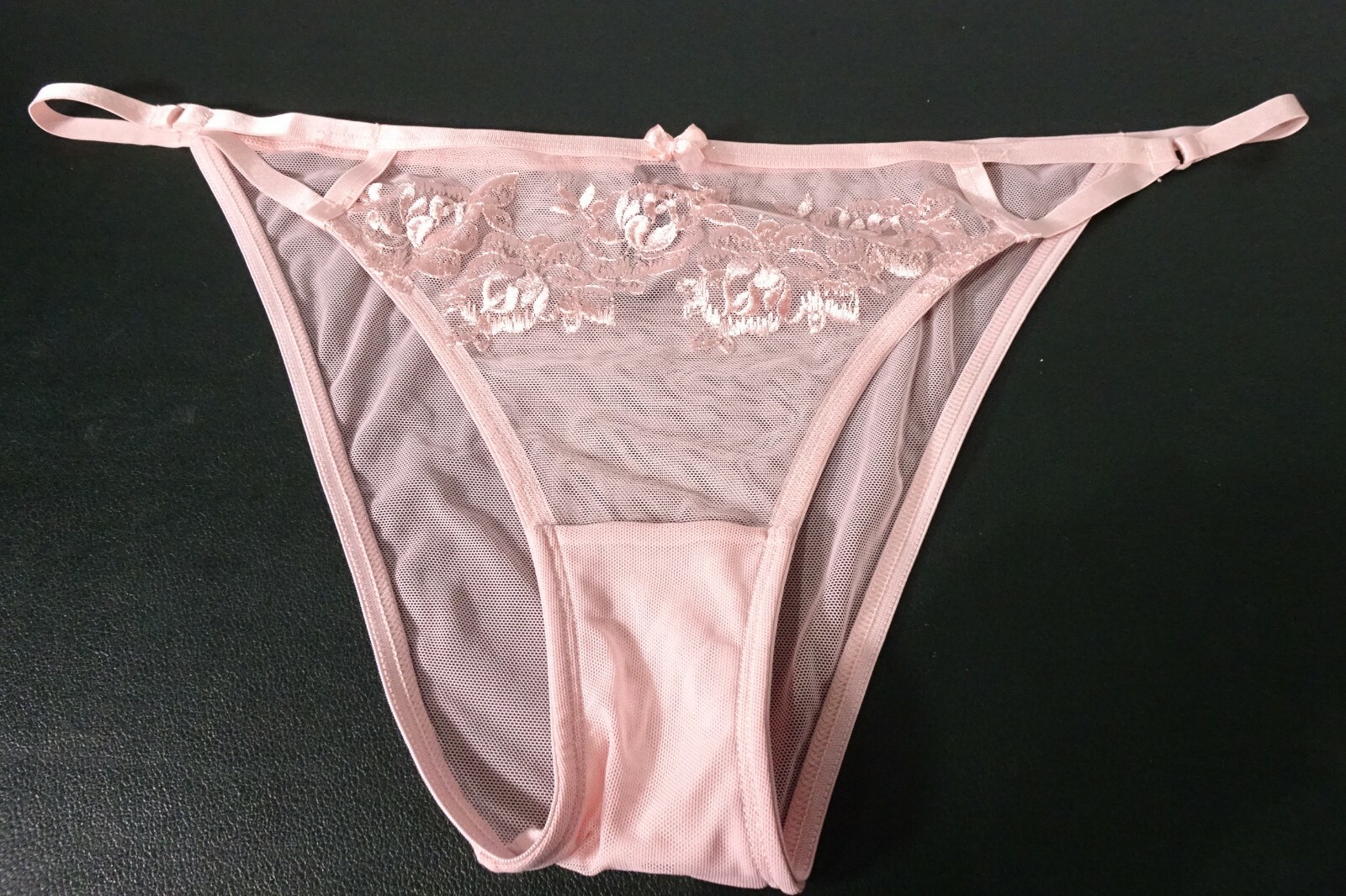 Vintage „Smart & Sexy” Dusty Rose Embroidered Nylon & Spandex Panties / Size 8