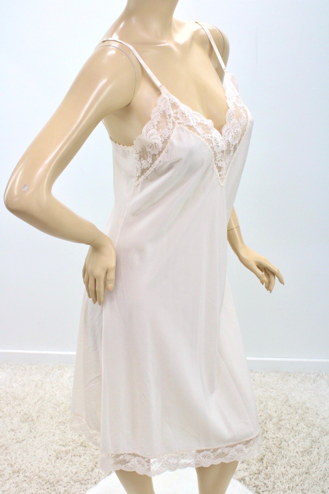 Vintage Barbizon Full Slip sz 36 Faintly Pink Nylon Poly Blend Lace Satin Straps