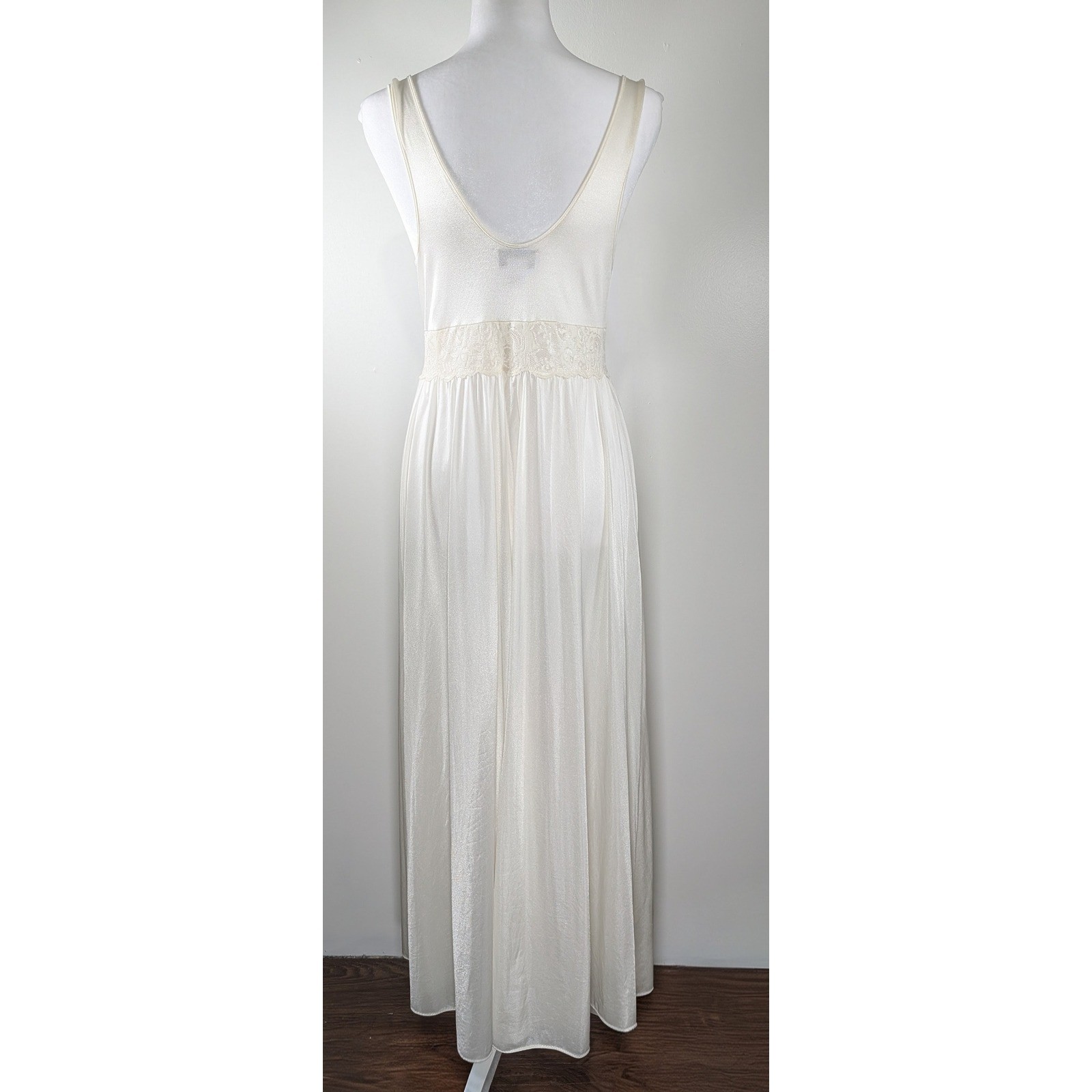 Vintage Shadowline Ivory Nylon Lace Full Length Nightgown Sleeveless Maxi Gown M