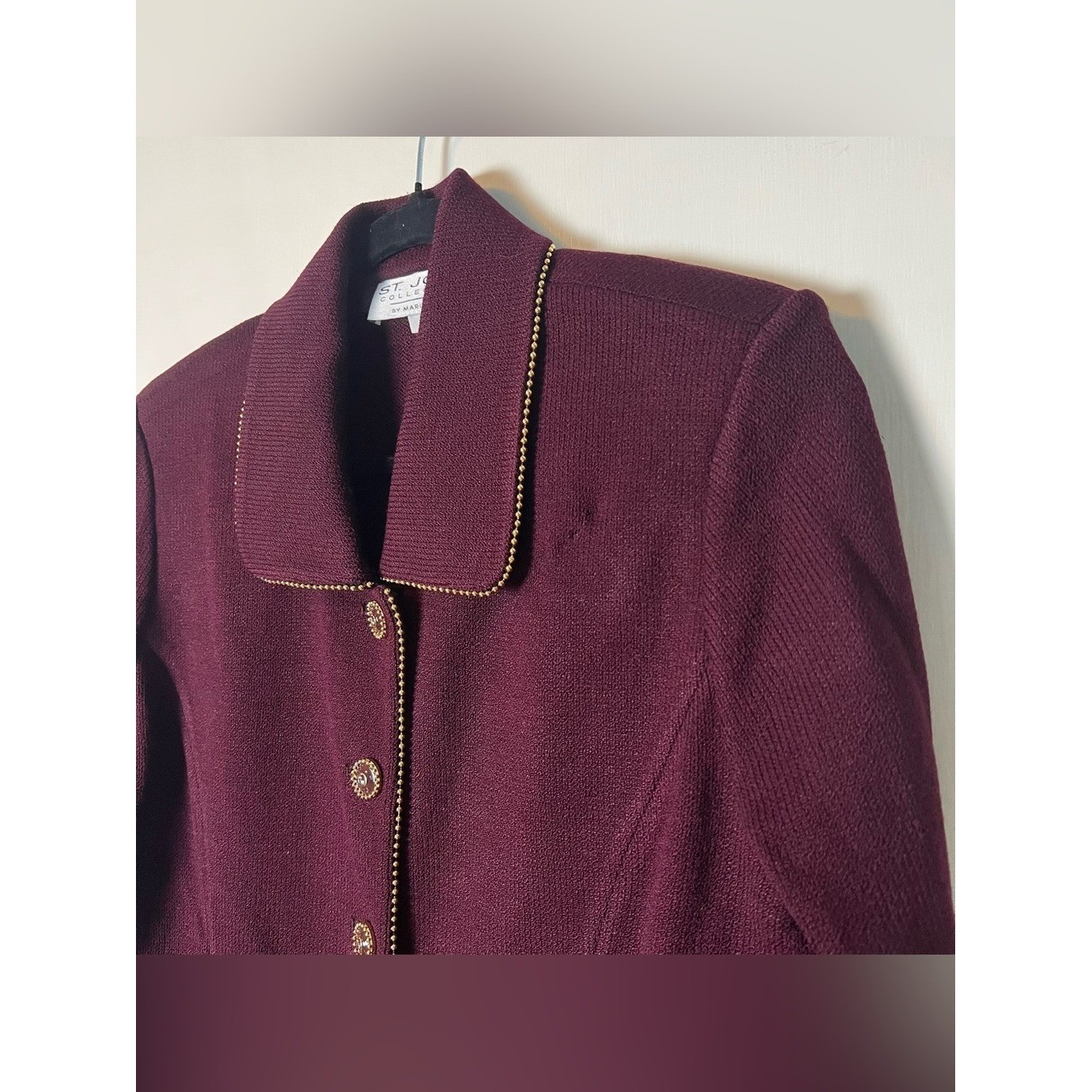 VTG ST JOHN Collection Burgundy Santana Knit Jacket Blazer Gold Beaded Trim Sz 6