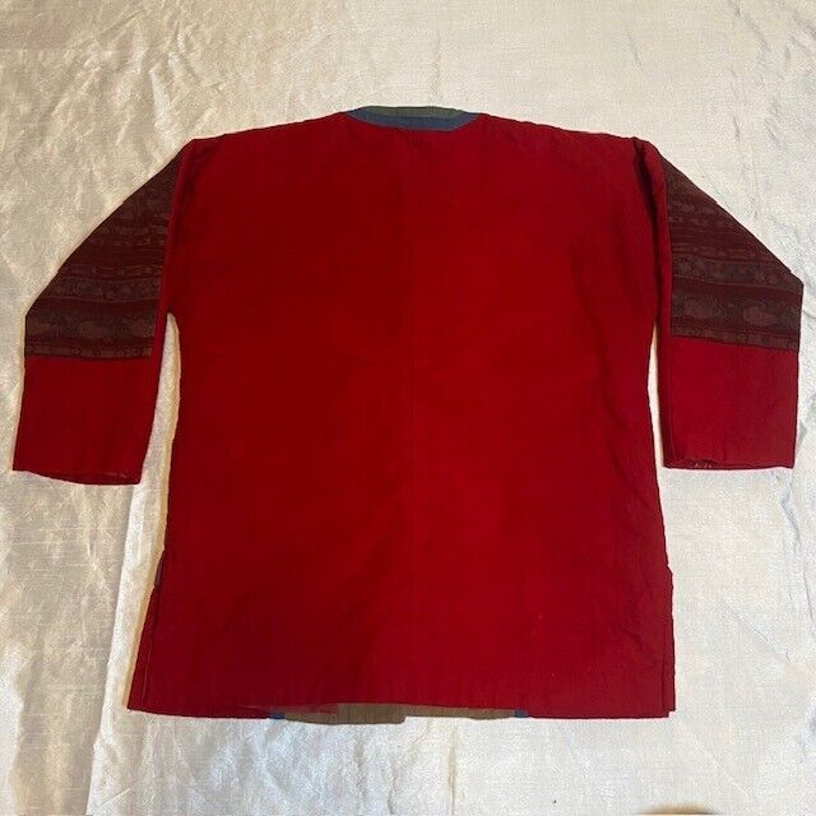 Quilted Womens Medium Blanket Jacket Coat Wood Buttons Red Multicolor Vneck