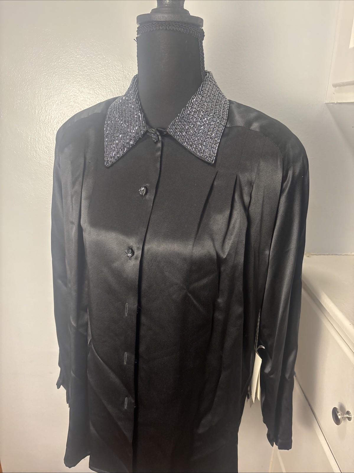 CC Courtenay Size 6 Silk Blouse Button Up With Beaded Collar & Buttons Vintage