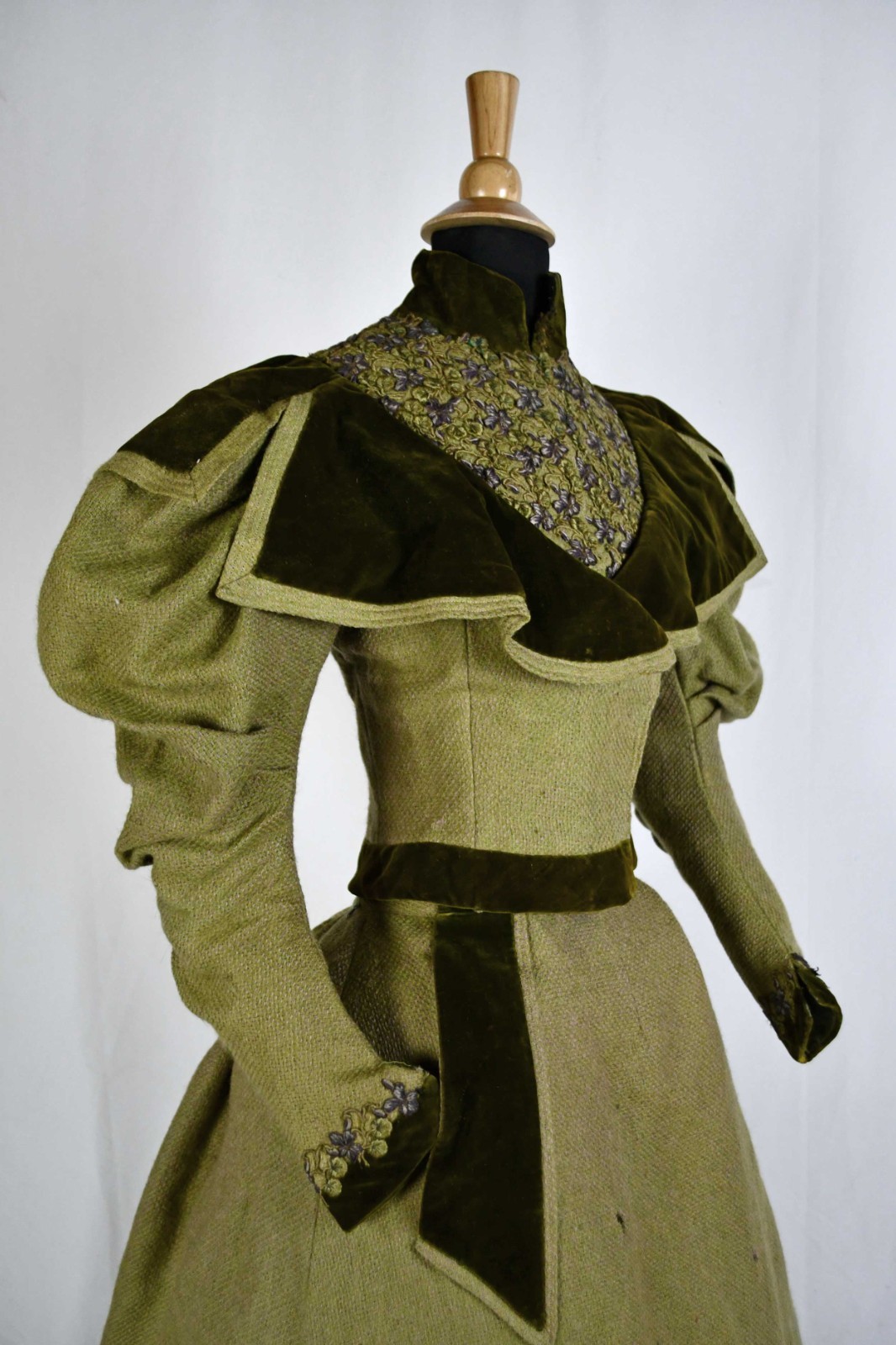 VICTORIAN 2 PIECE WOOL VISITING OR ICE SKATING OUTFIT, 1893