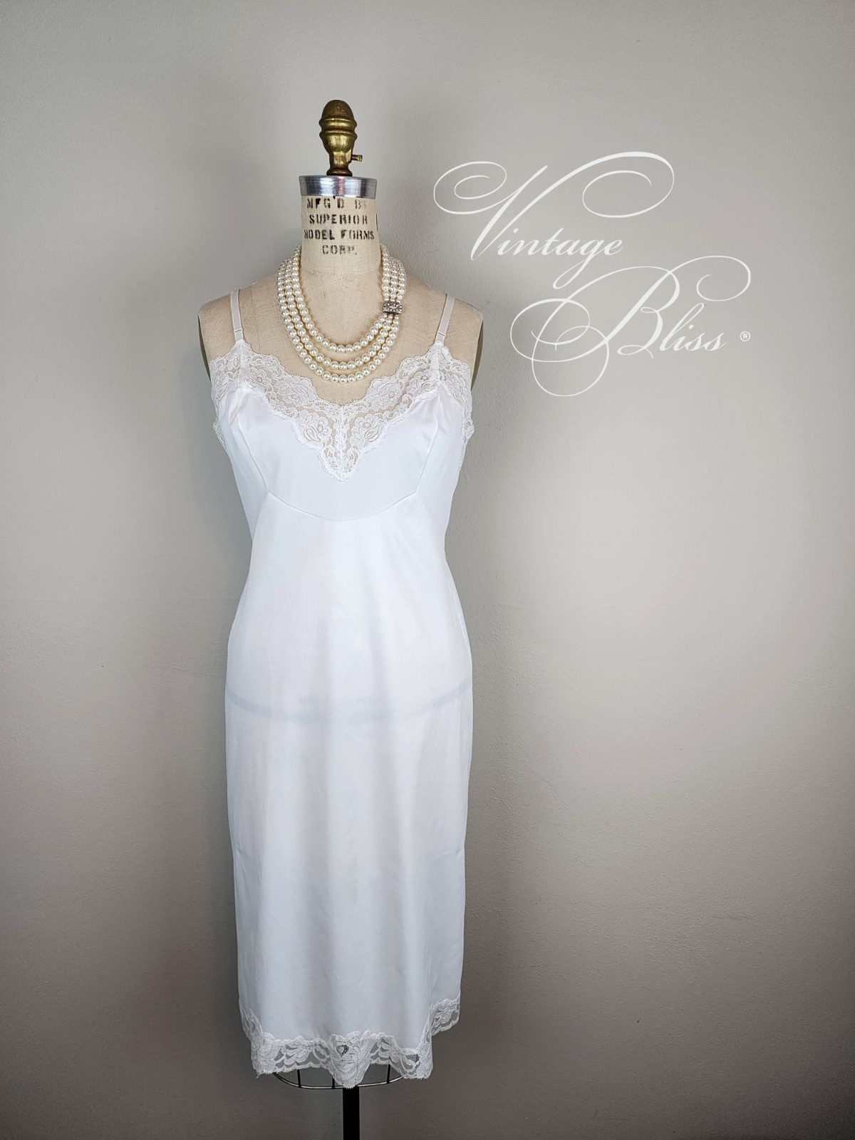 Vintage 1950’s Romantic White Lace Trimmed Slip Chemise Bust Size 36″~38″