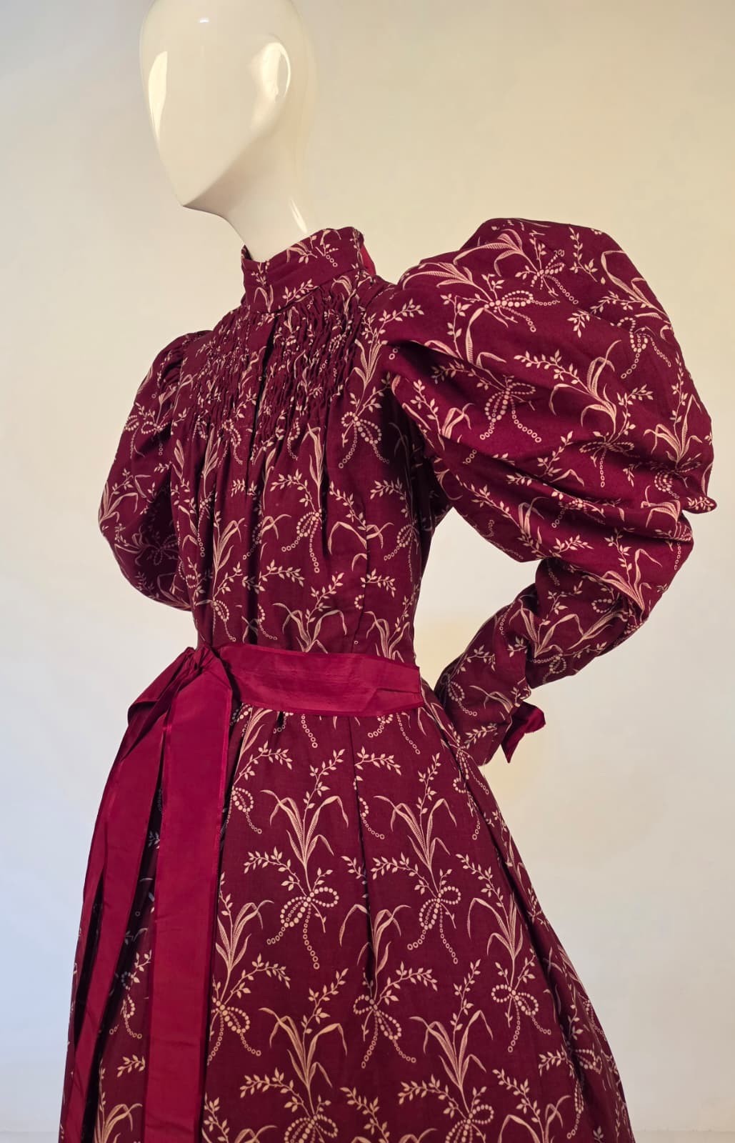 VICTORIAN 1890’S PUFF SLEEVE BUSTLE BACK DRESS W FLORAL BOUQUET PRINT 